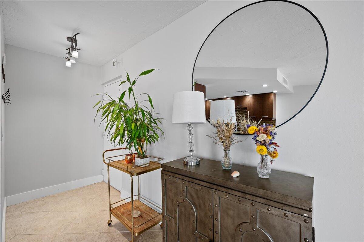 PHOENIX TOWERS CONDO - Residential