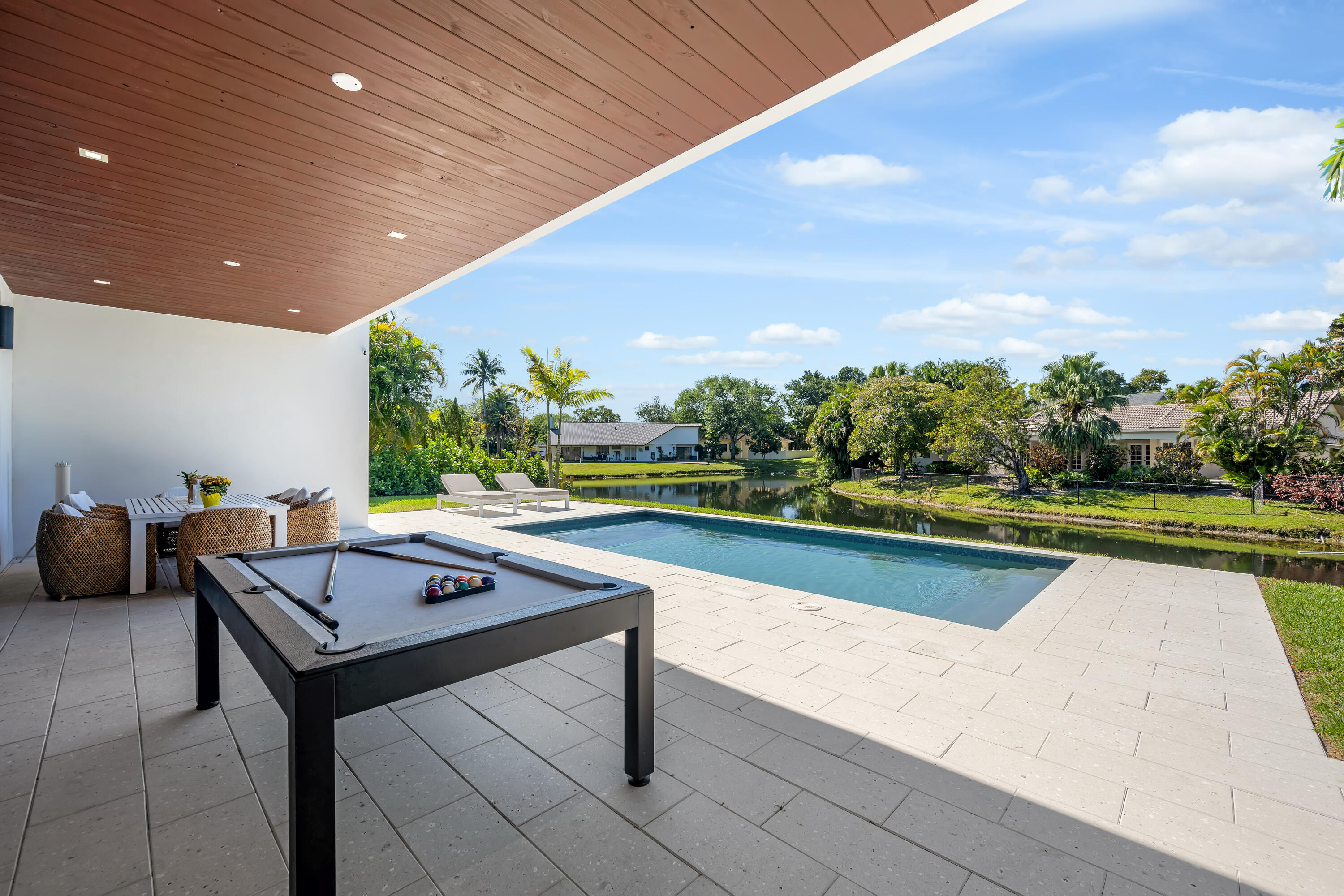 JACARANDA VILLAS - Residential
