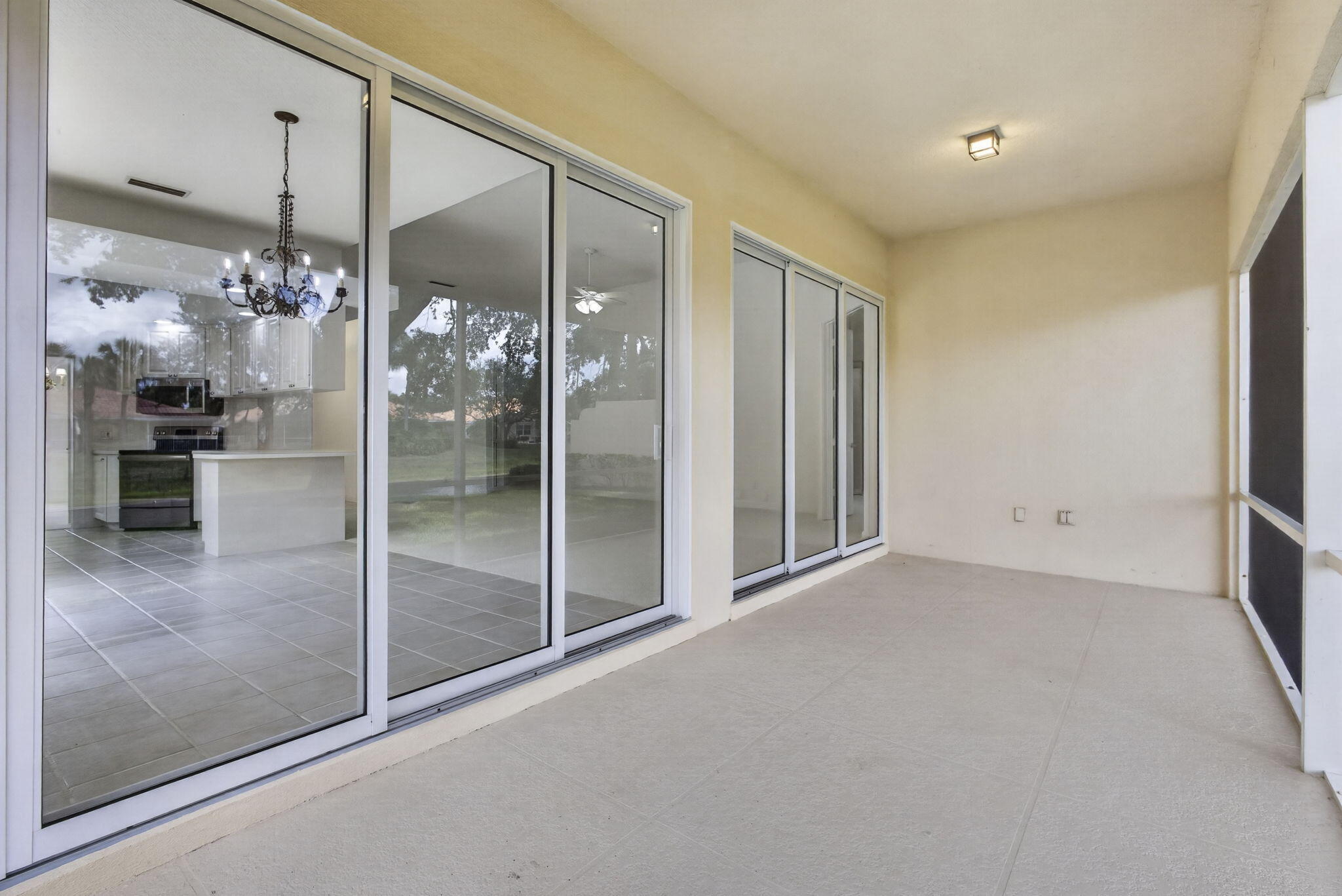 RIVERWALK 4 - Residential