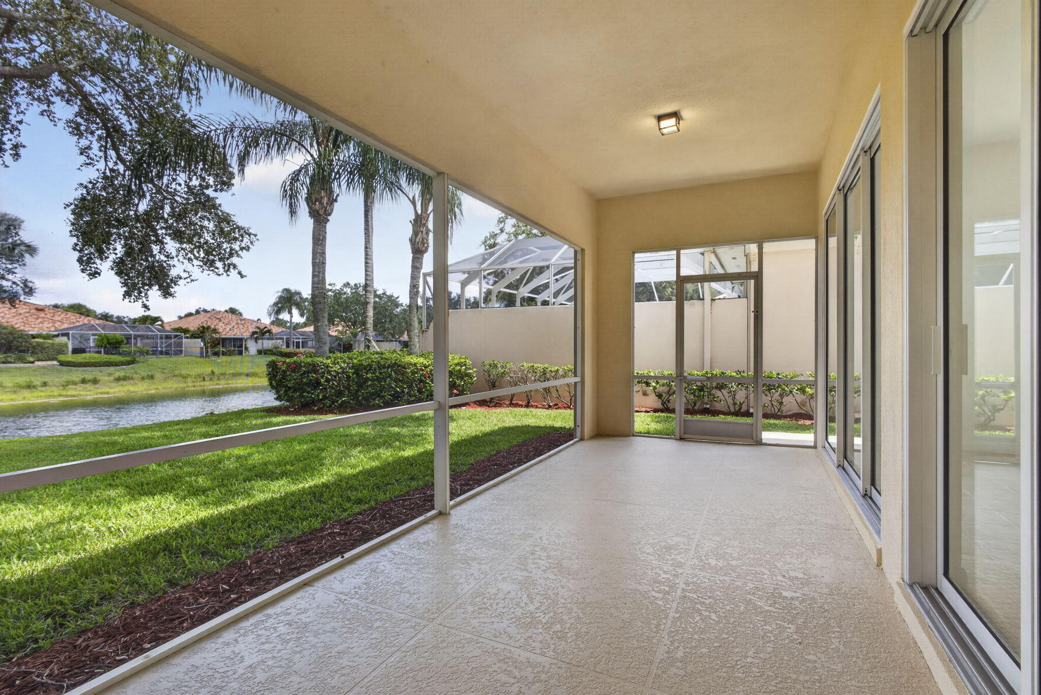 RIVERWALK 4 - Residential
