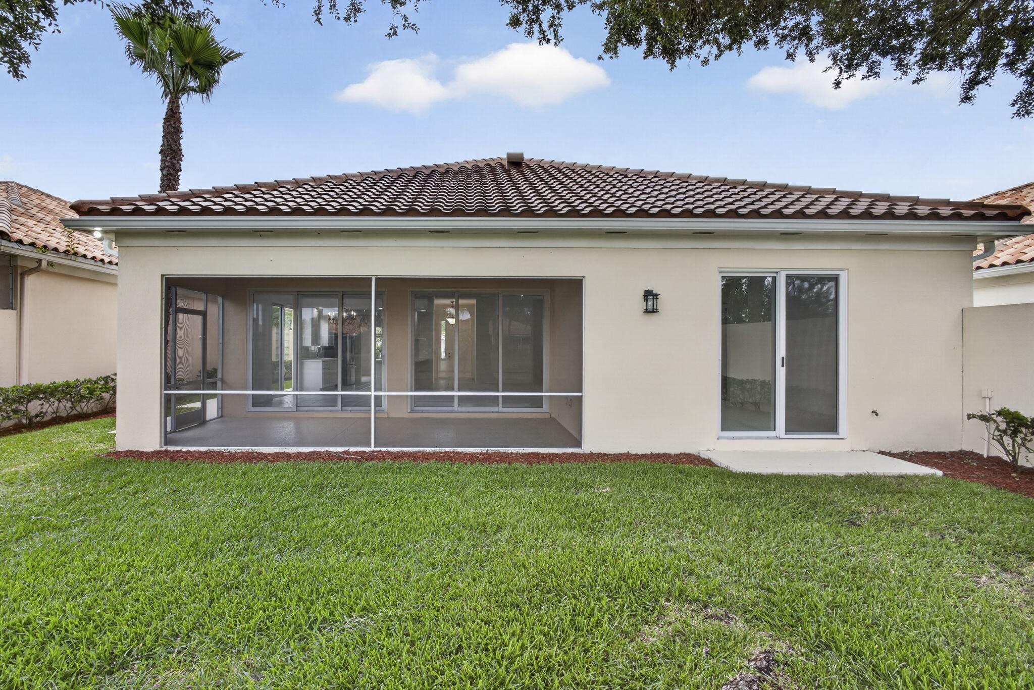 RIVERWALK 4 - Residential