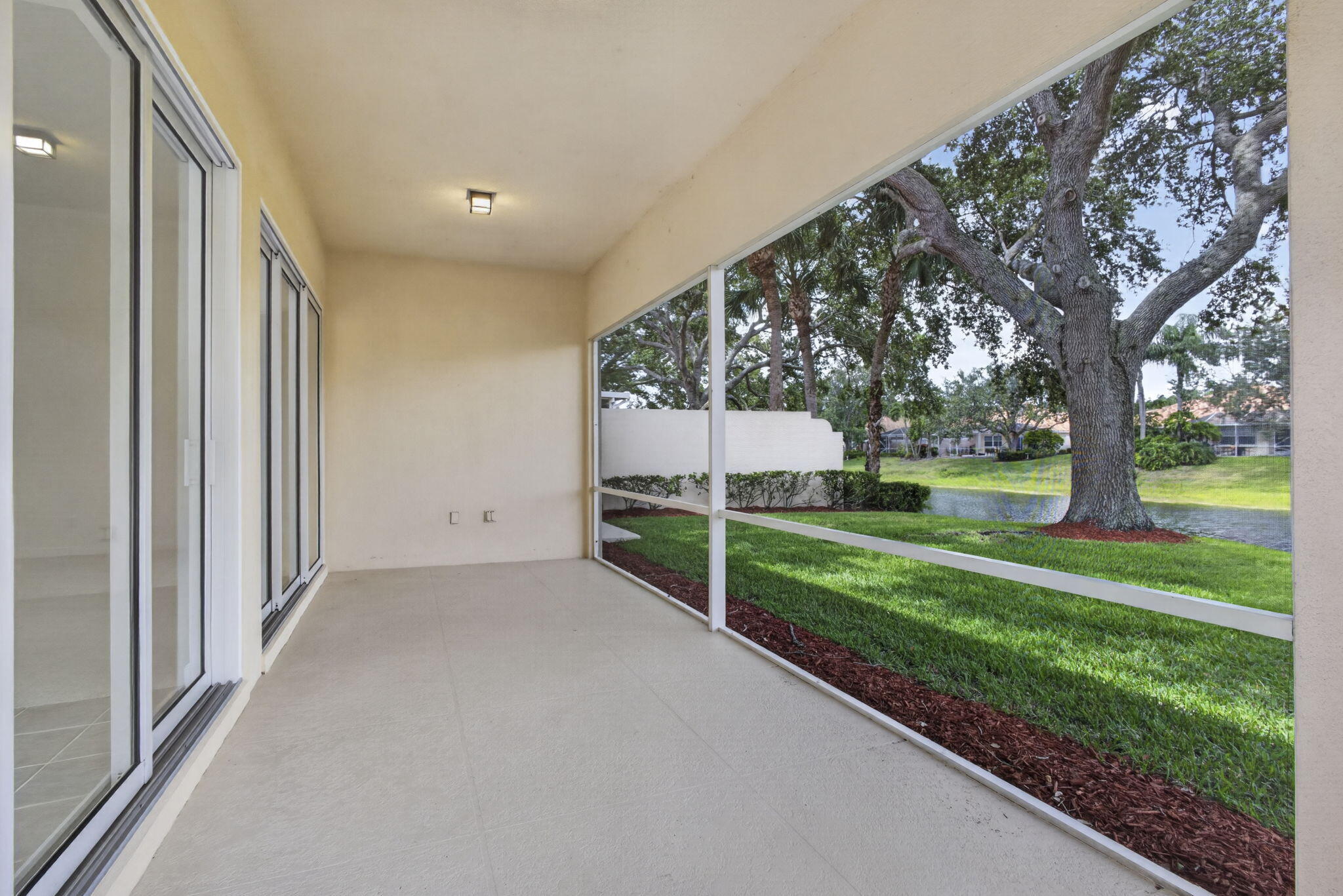 RIVERWALK 4 - Residential