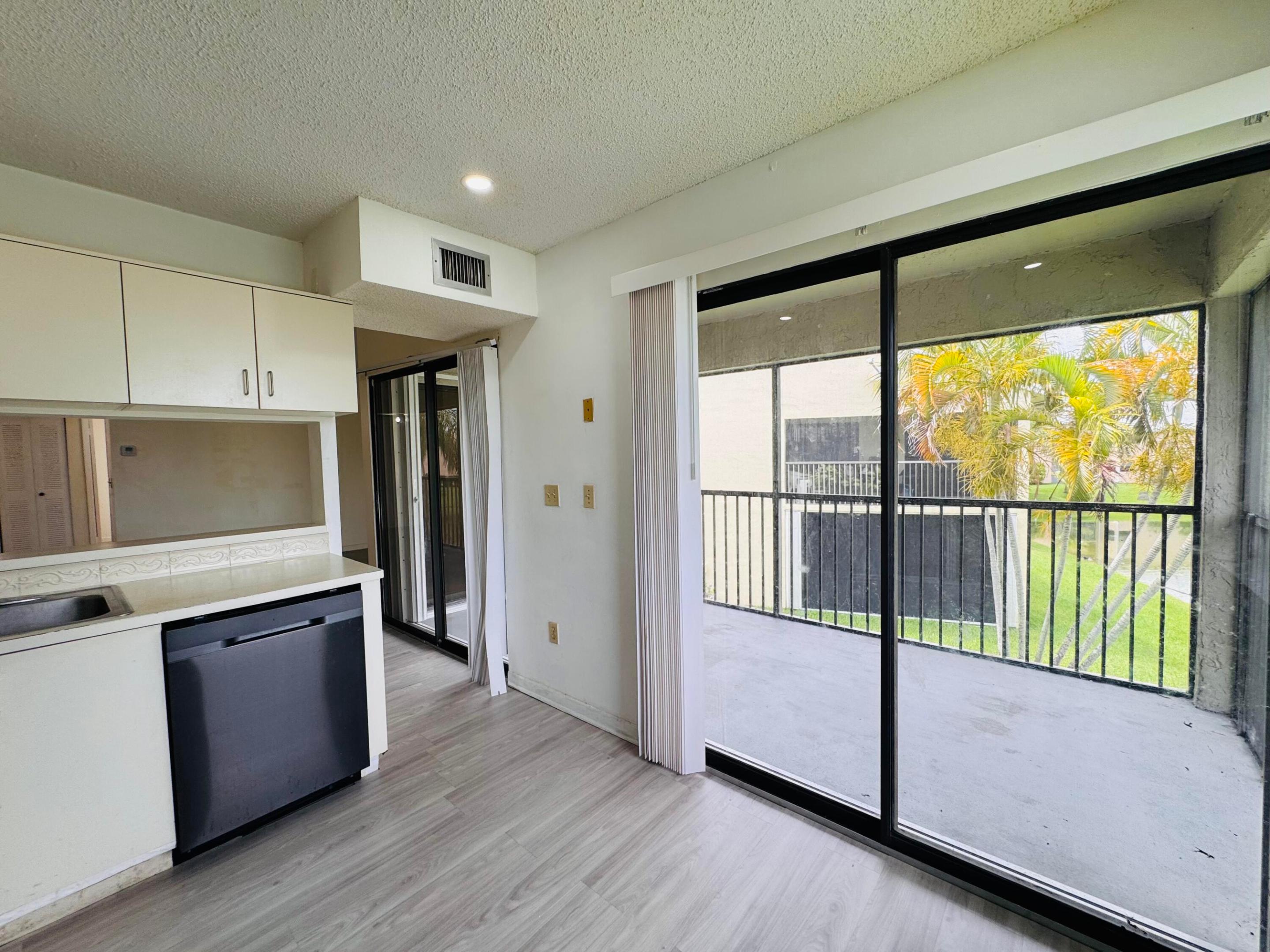 LAKESHORE CONDO 3 - Residential Lease