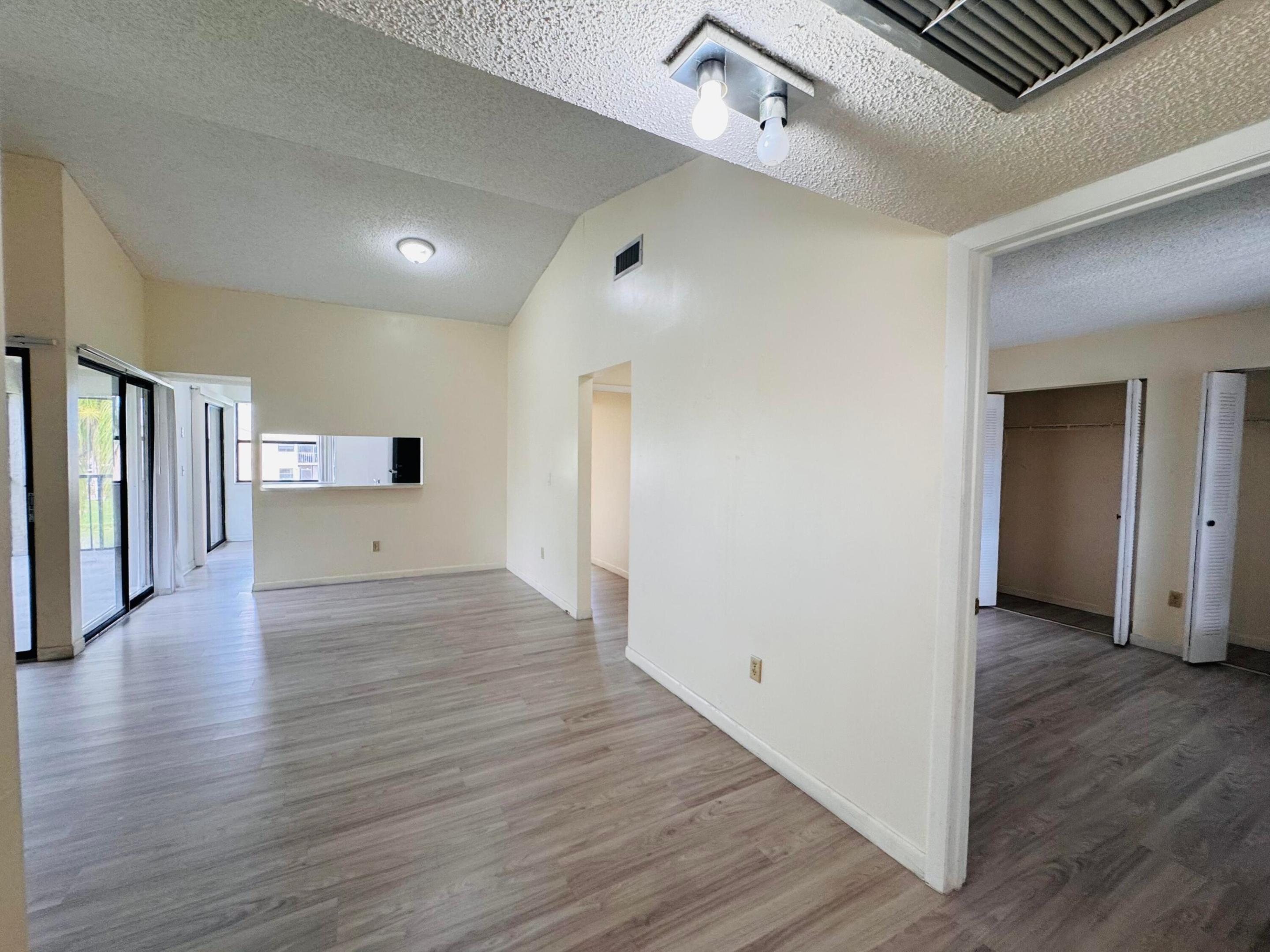 LAKESHORE CONDO 3 - Residential Lease