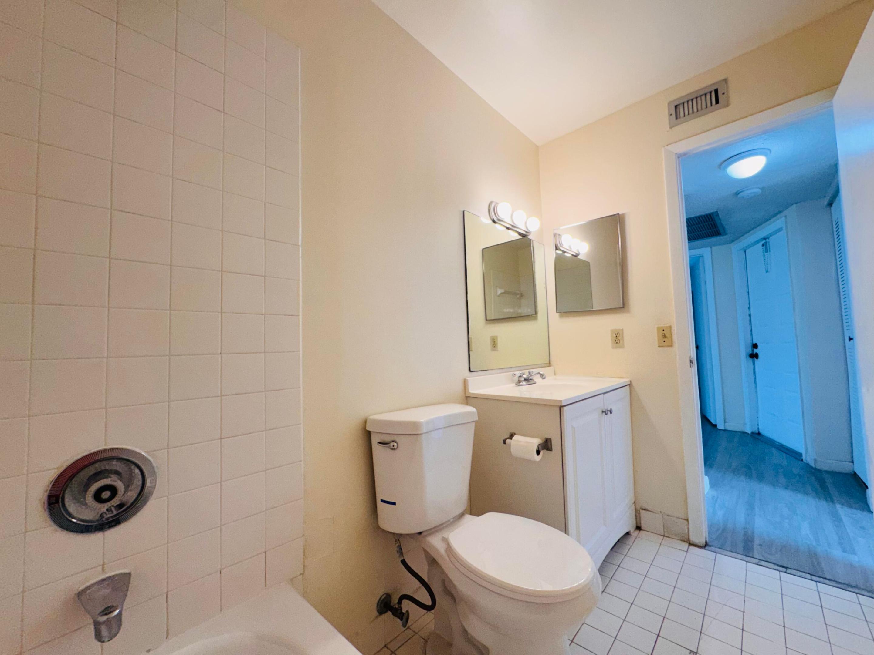 LAKESHORE CONDO 3 - Residential Lease