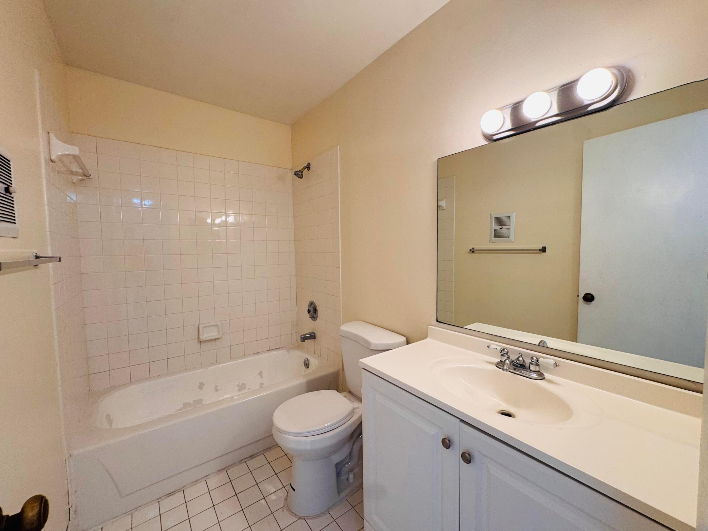 LAKESHORE CONDO 3 - Residential Lease
