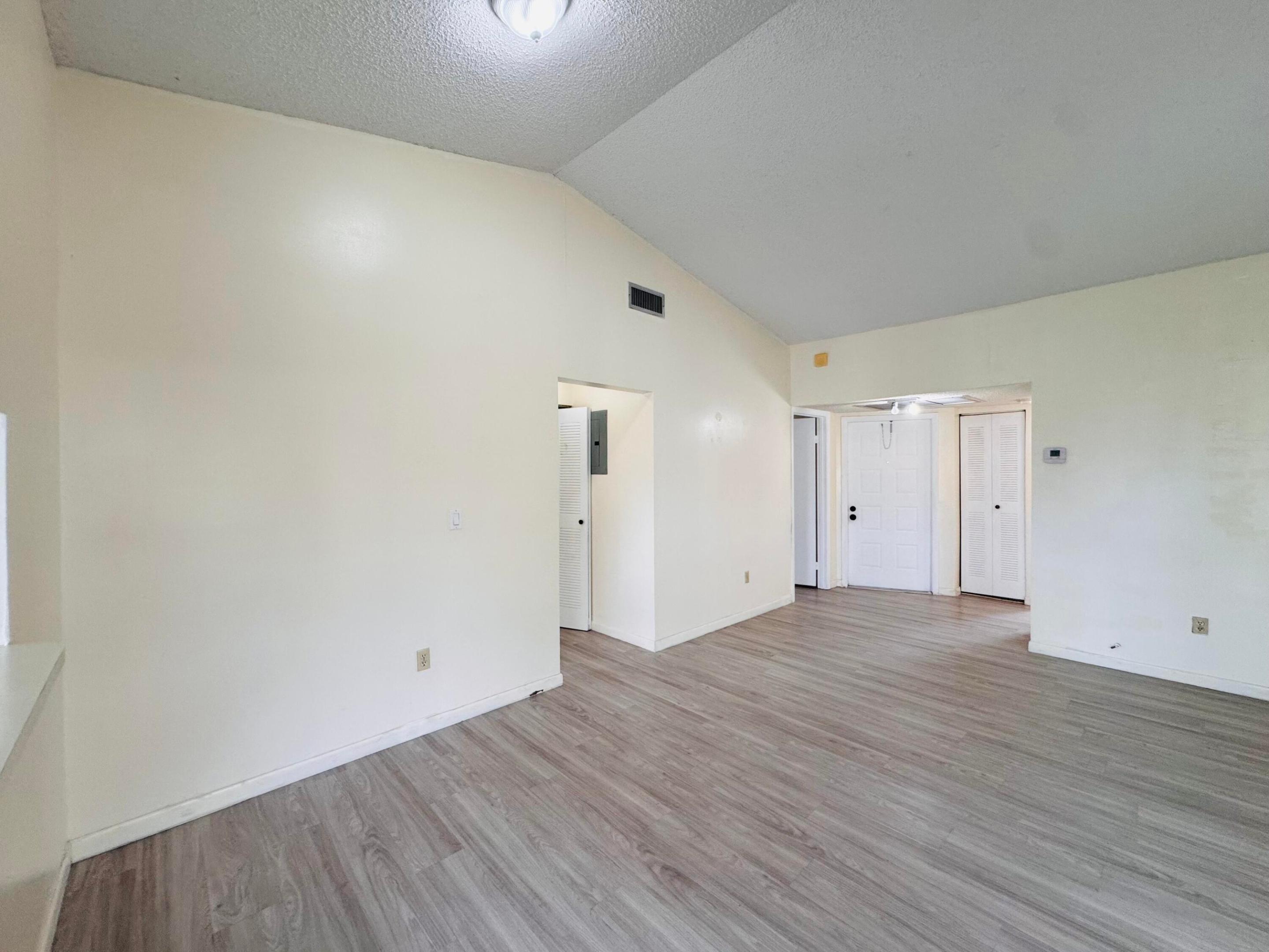 LAKESHORE CONDO 3 - Residential Lease