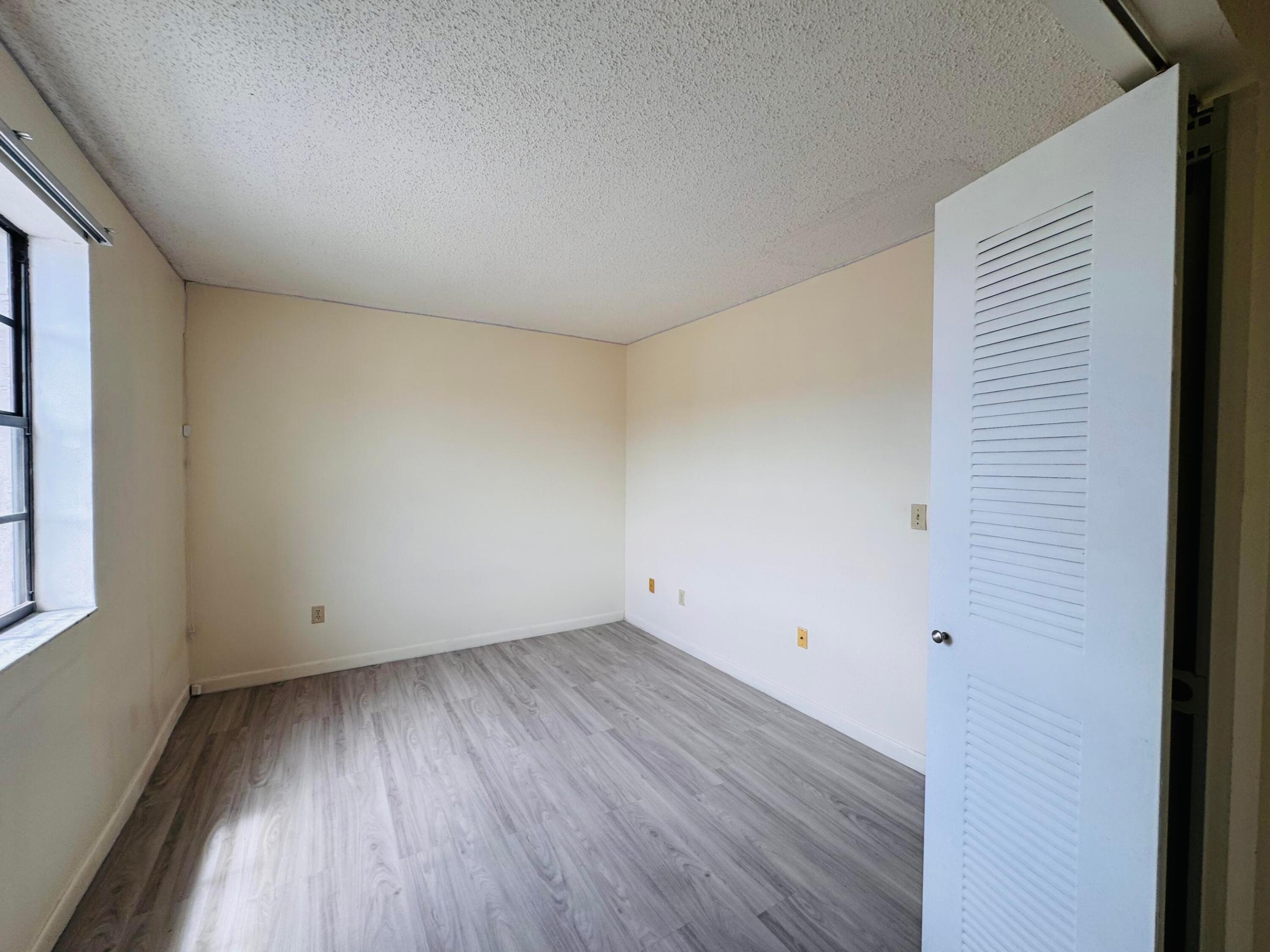 LAKESHORE CONDO 3 - Residential Lease