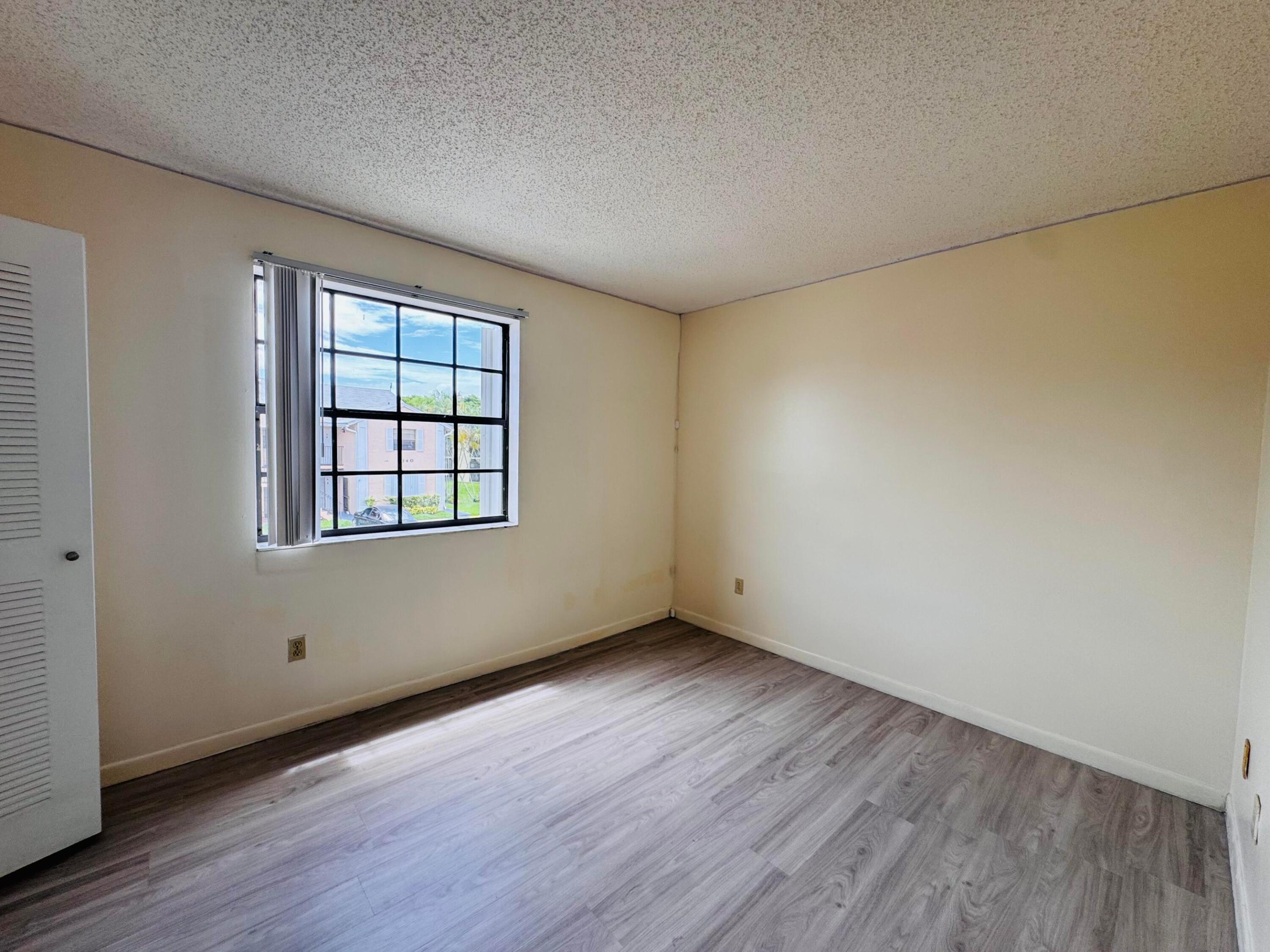 LAKESHORE CONDO 3 - Residential Lease