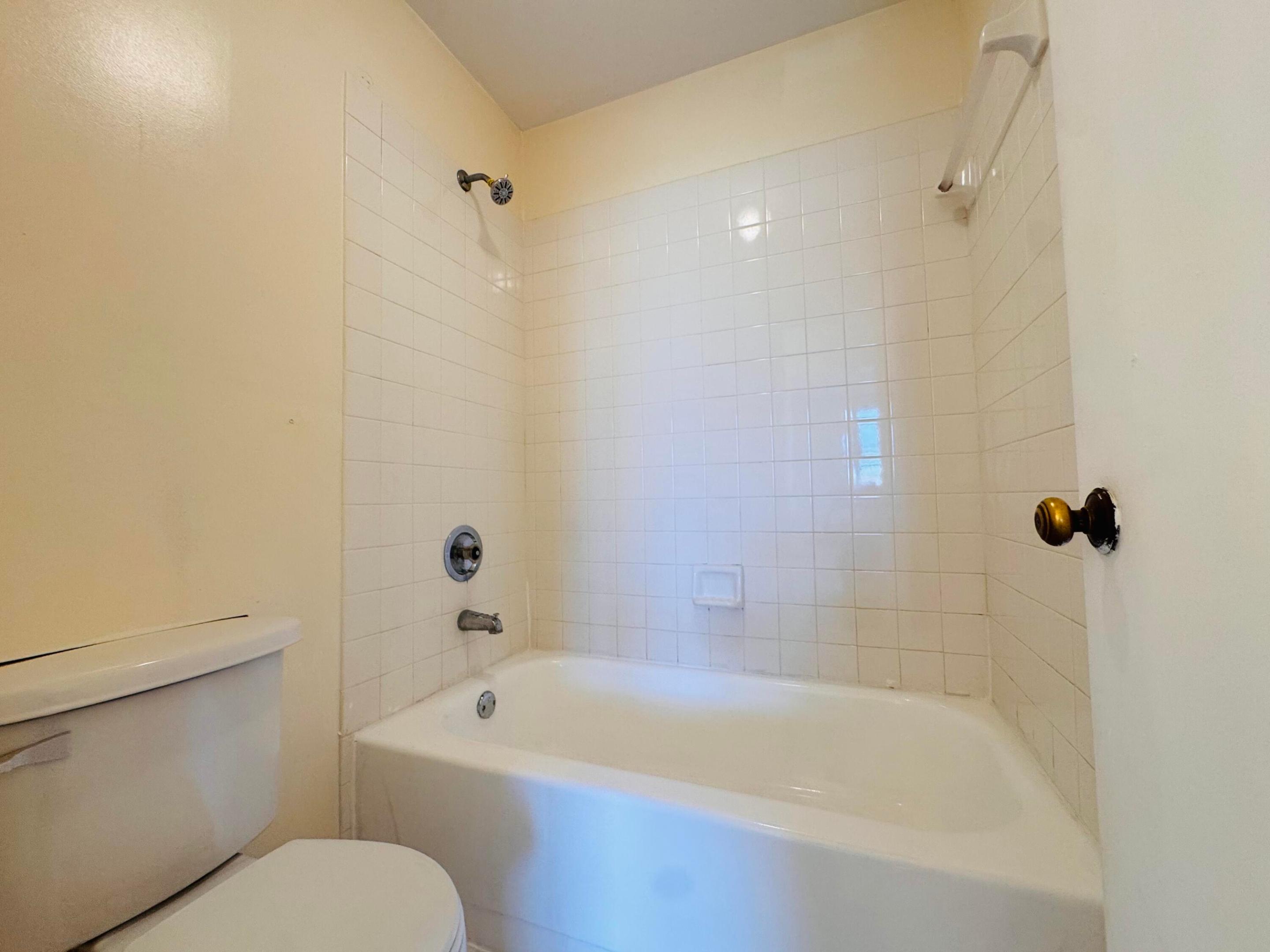 LAKESHORE CONDO 3 - Residential Lease