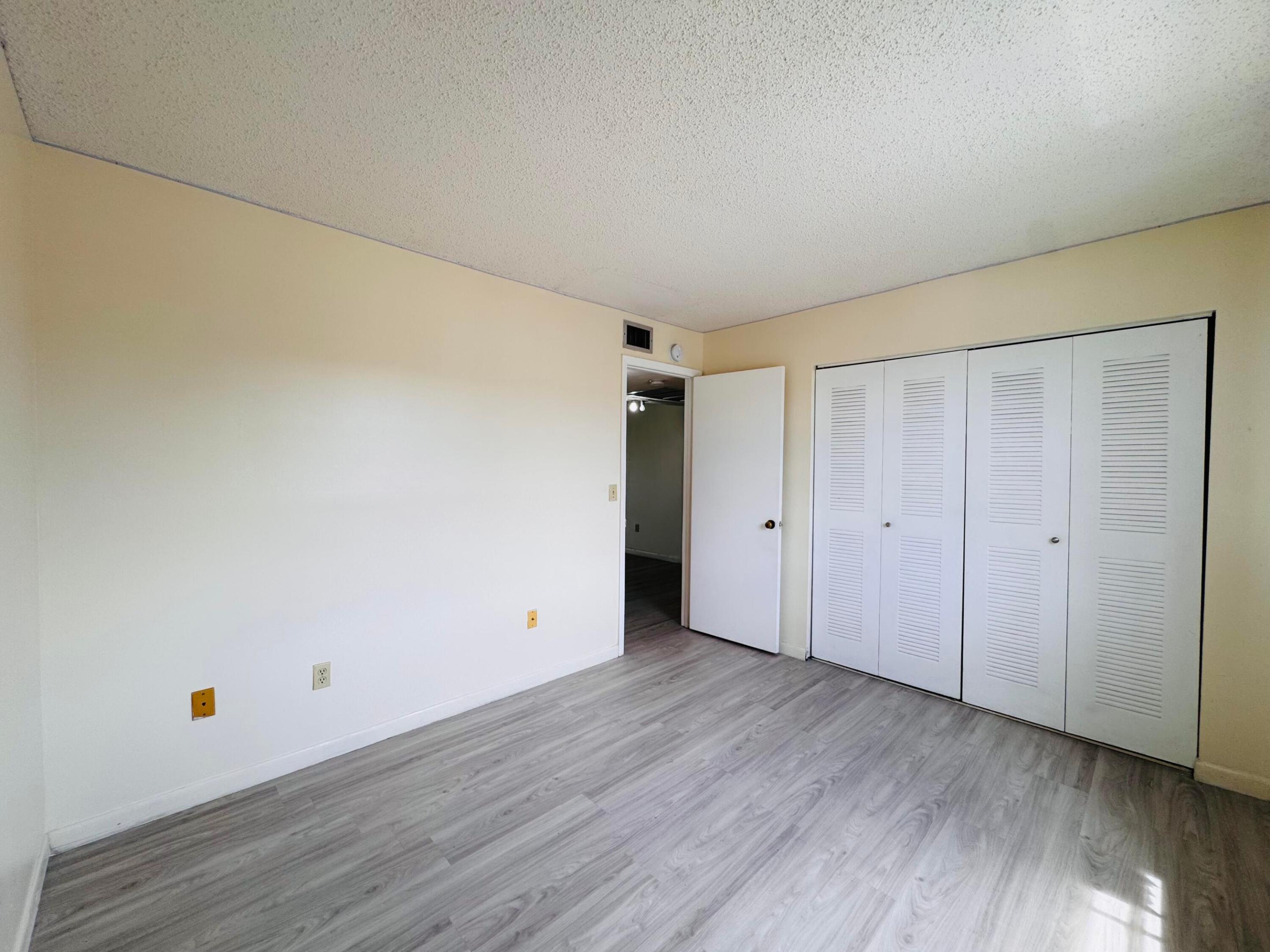 LAKESHORE CONDO 3 - Residential Lease