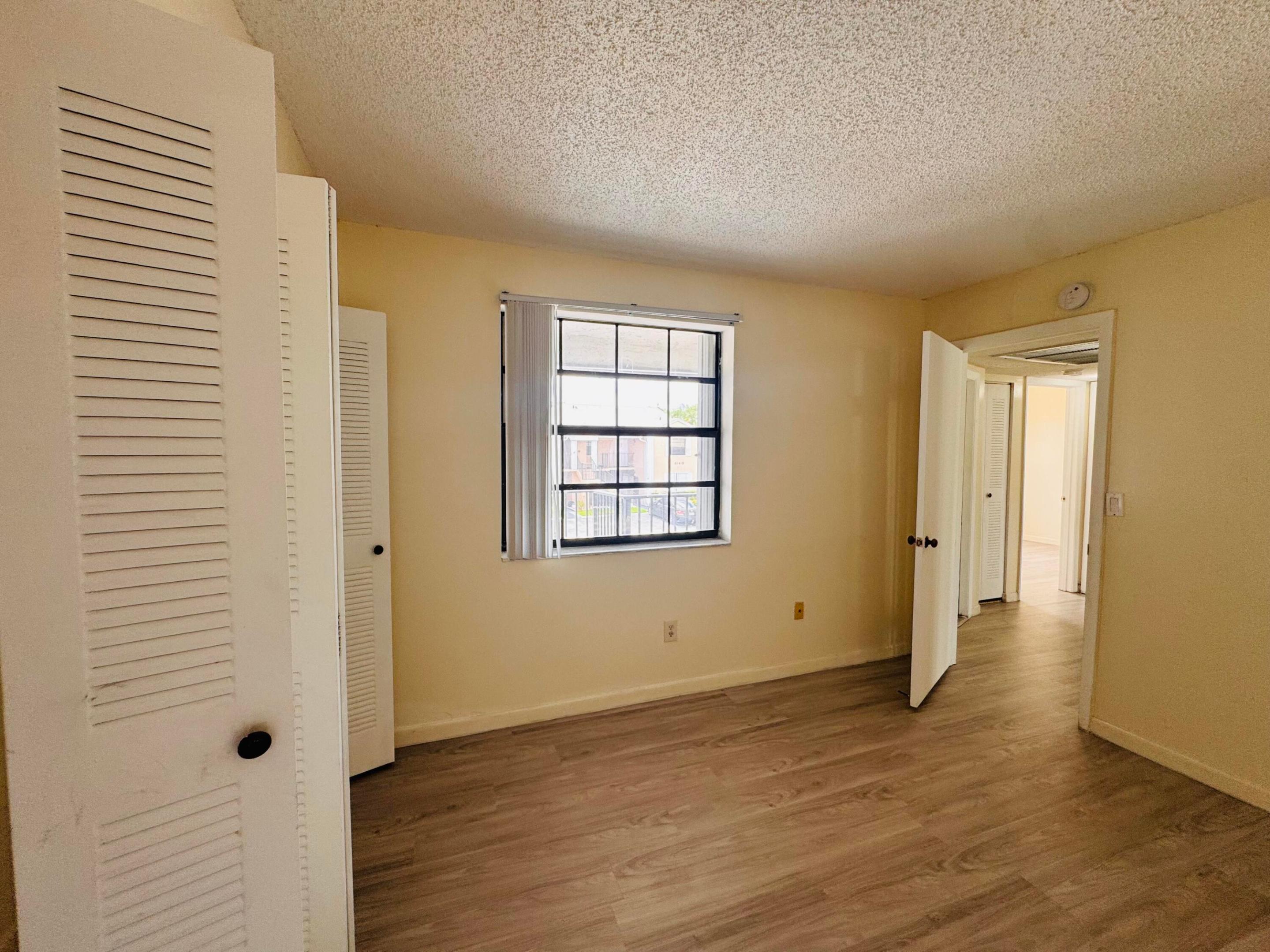 LAKESHORE CONDO 3 - Residential Lease