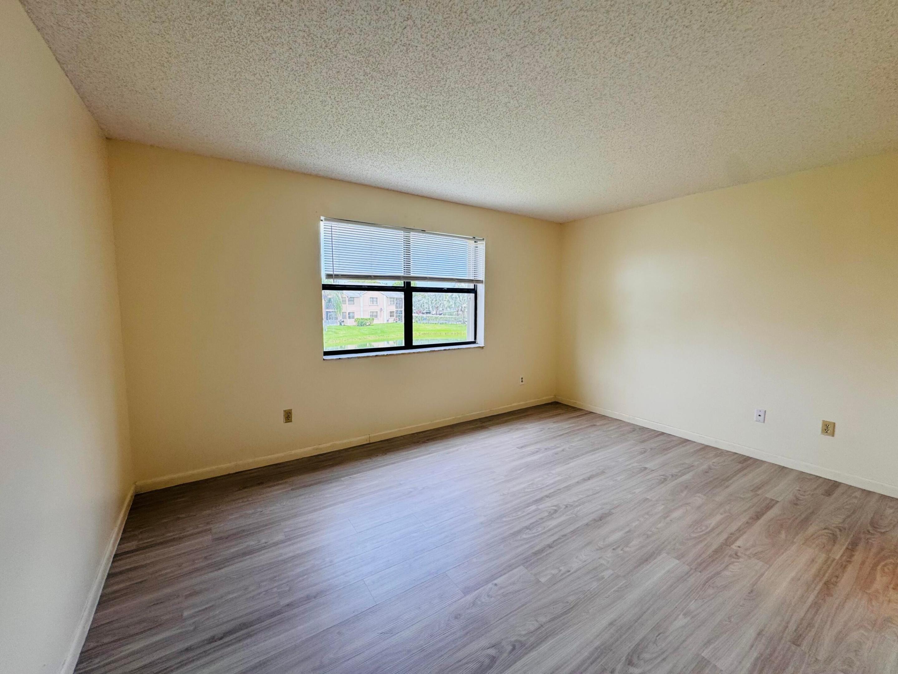 LAKESHORE CONDO 3 - Residential Lease