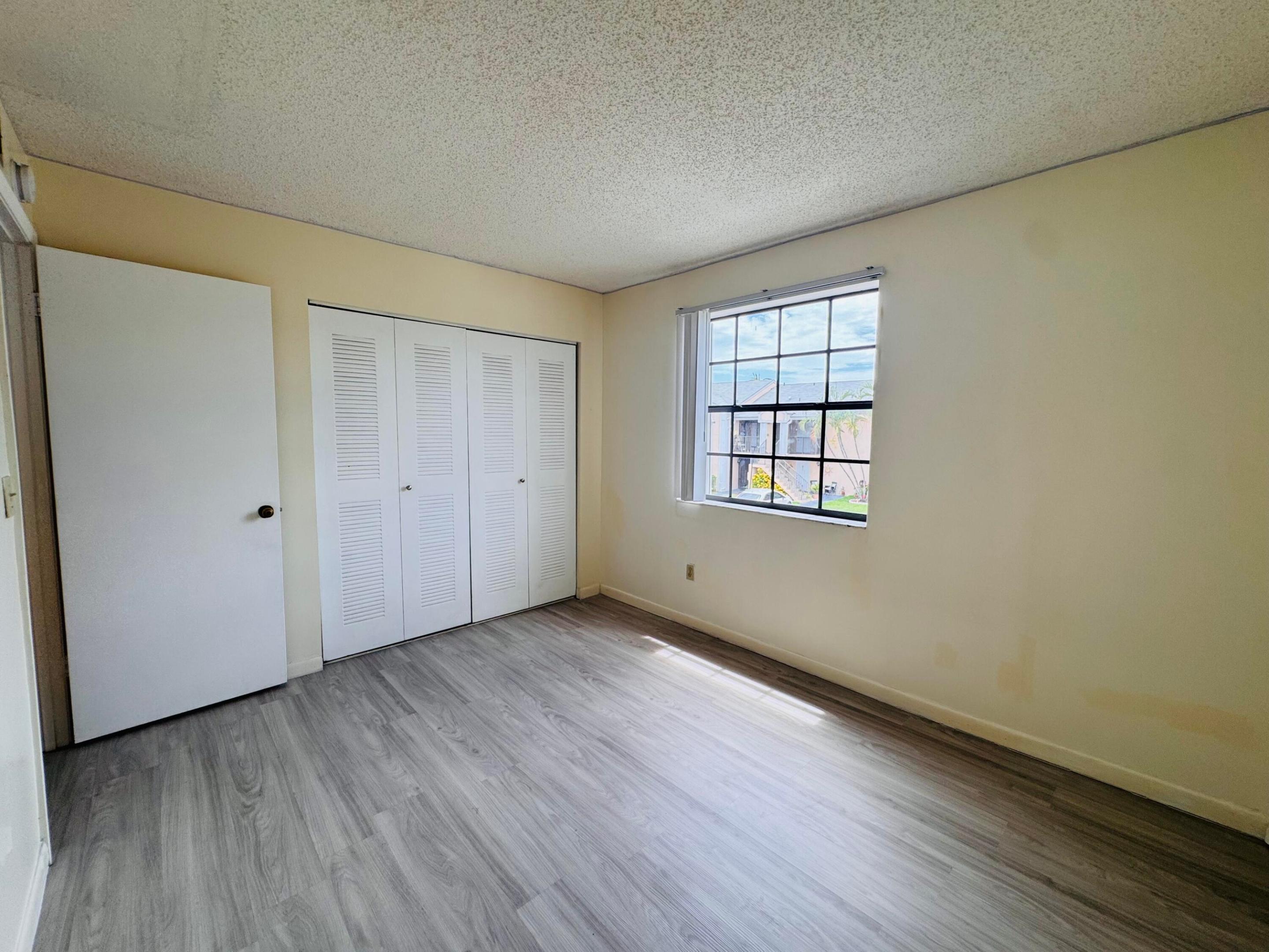LAKESHORE CONDO 3 - Residential Lease