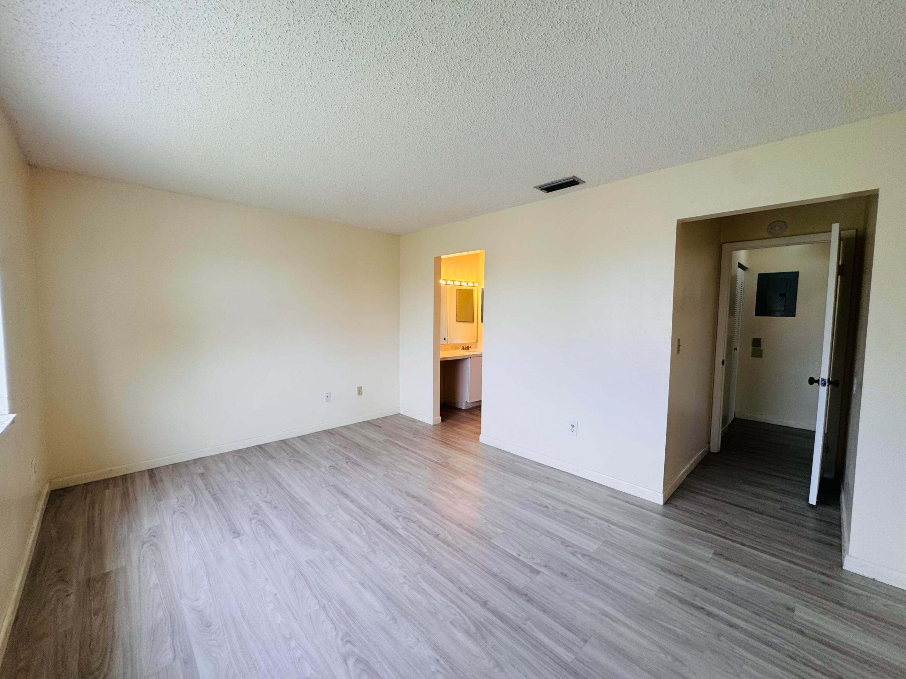 LAKESHORE CONDO 3 - Residential Lease