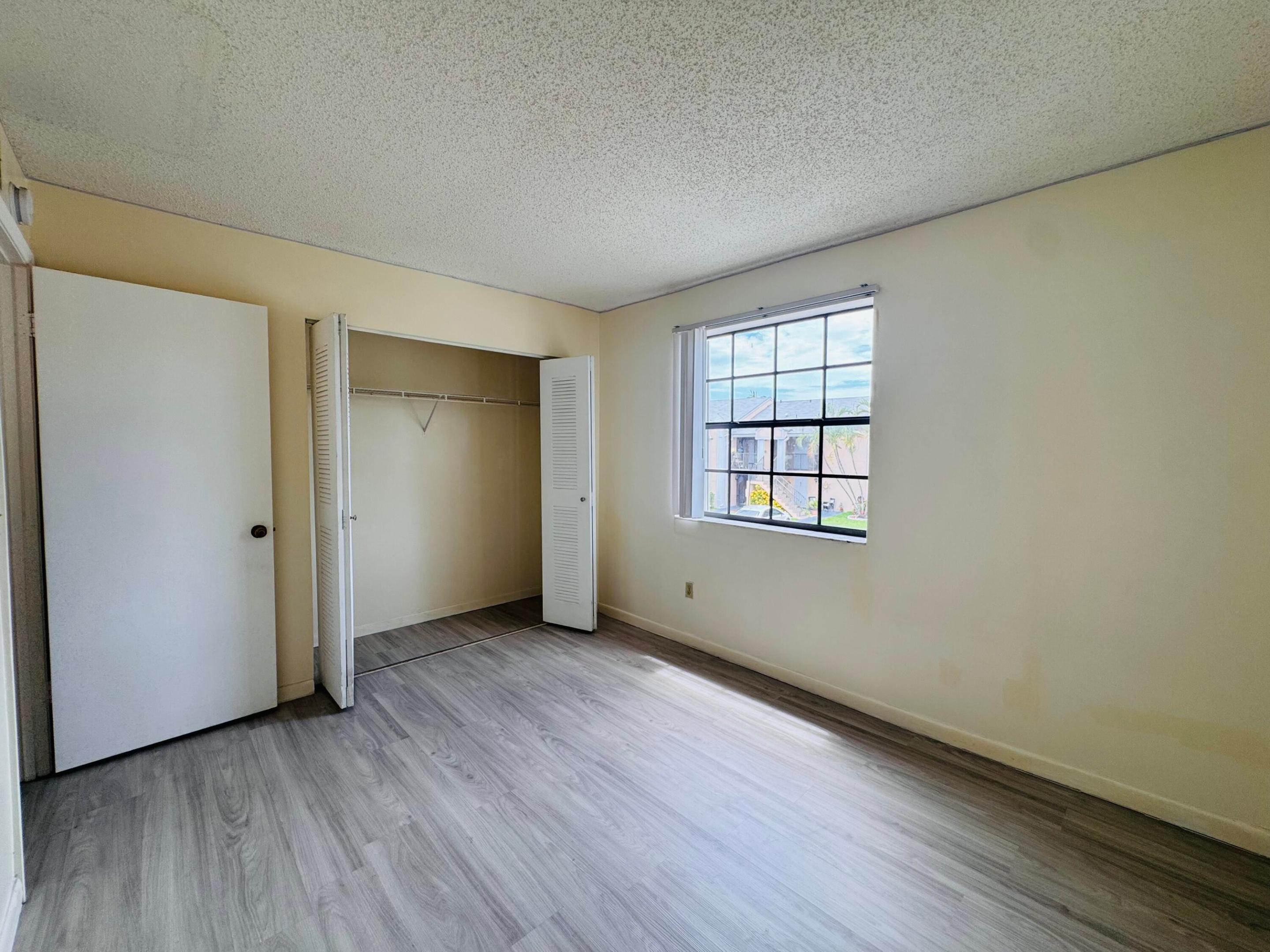 LAKESHORE CONDO 3 - Residential Lease