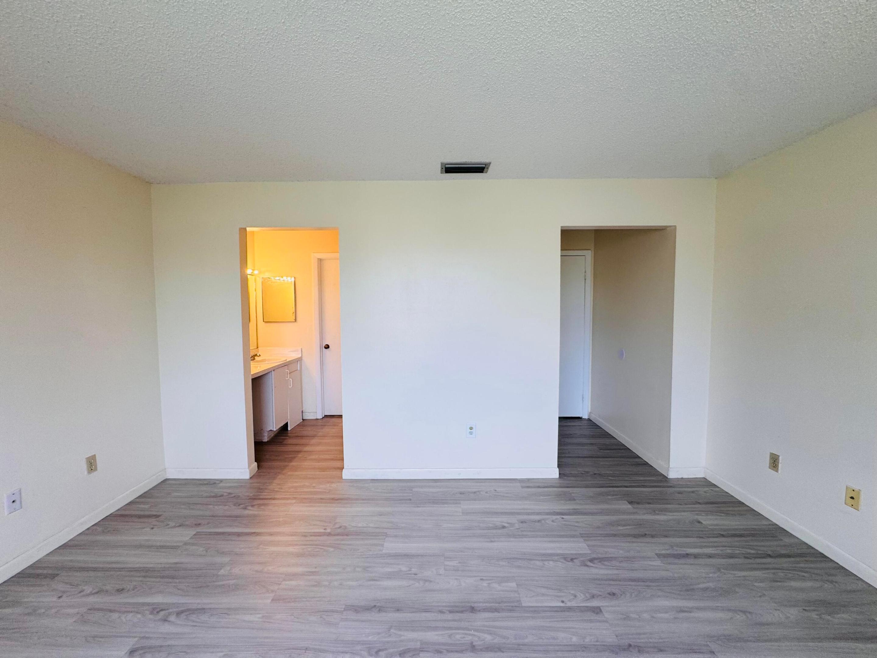 LAKESHORE CONDO 3 - Residential Lease