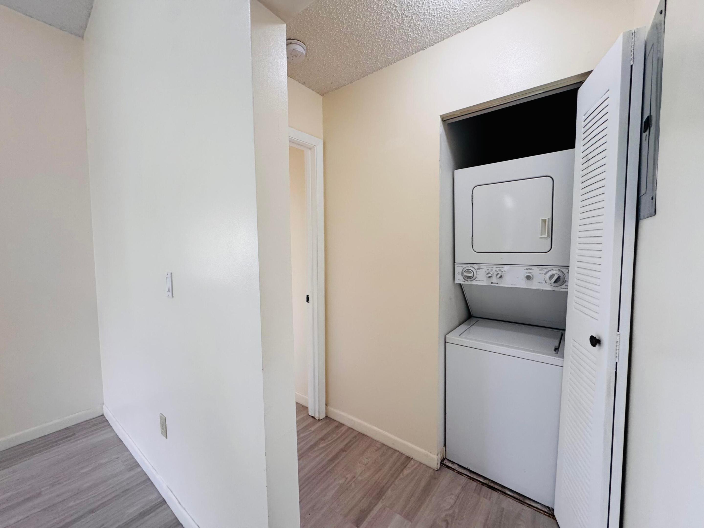 LAKESHORE CONDO 3 - Residential Lease
