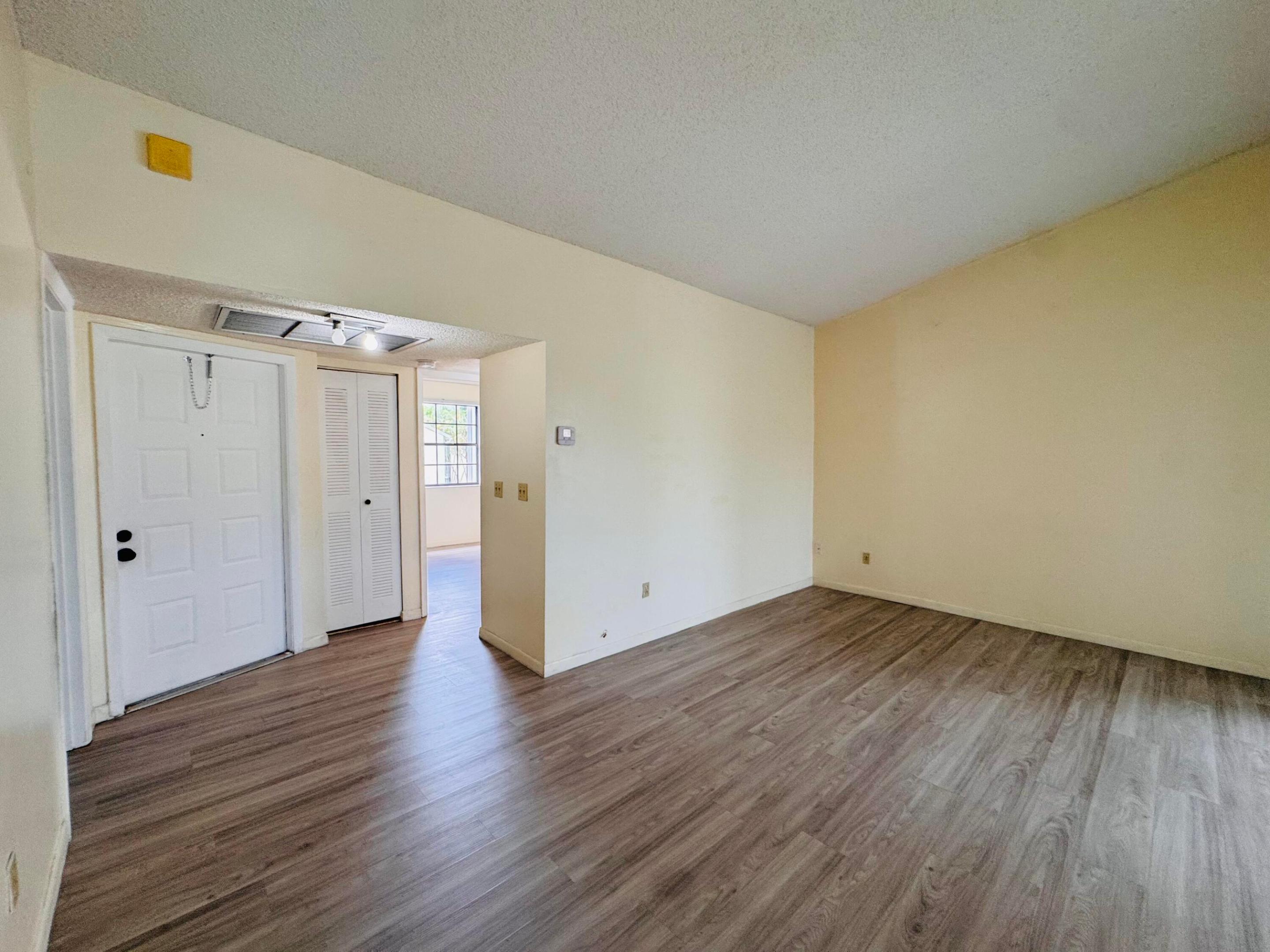 LAKESHORE CONDO 3 - Residential Lease
