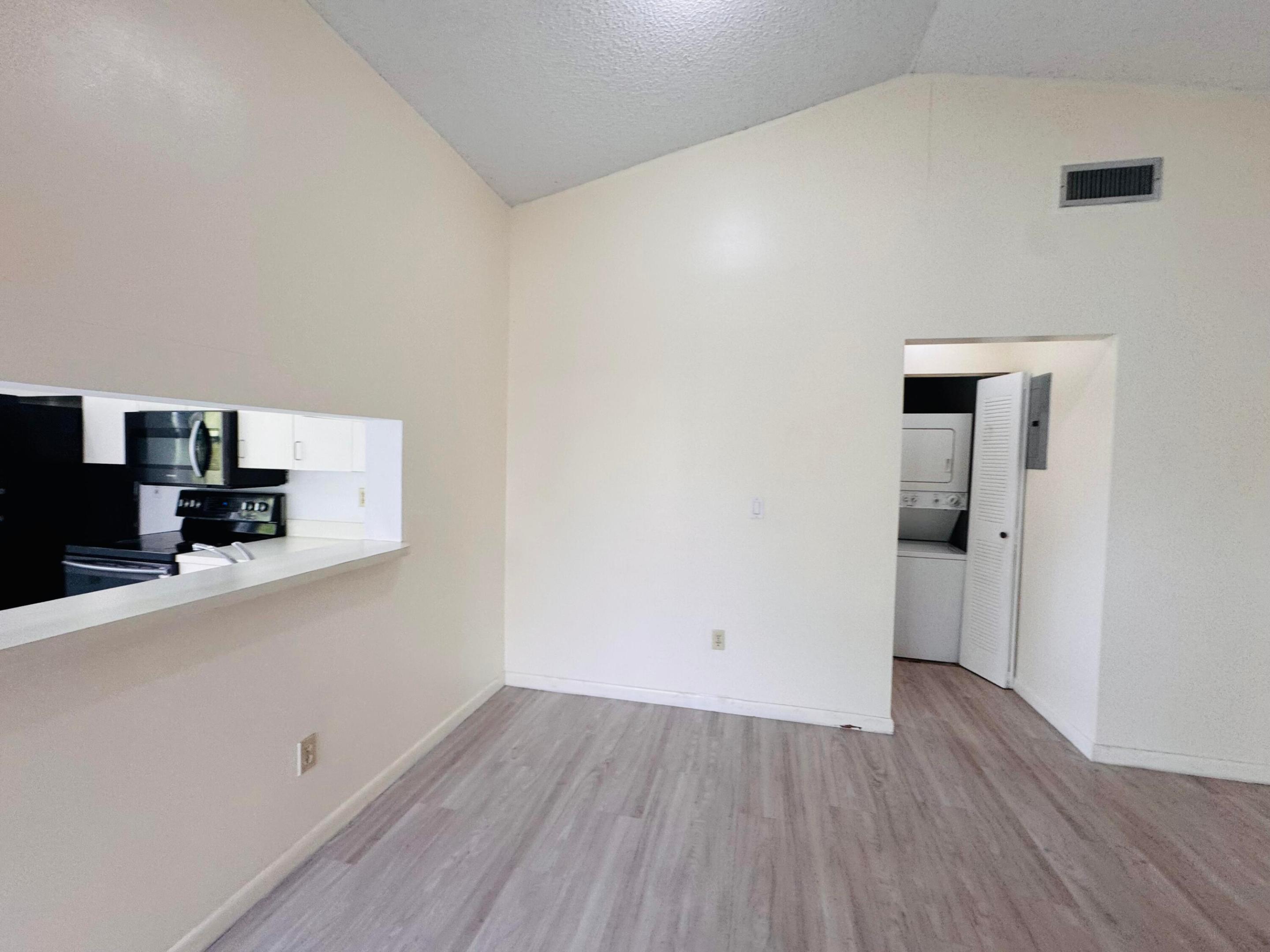 LAKESHORE CONDO 3 - Residential Lease