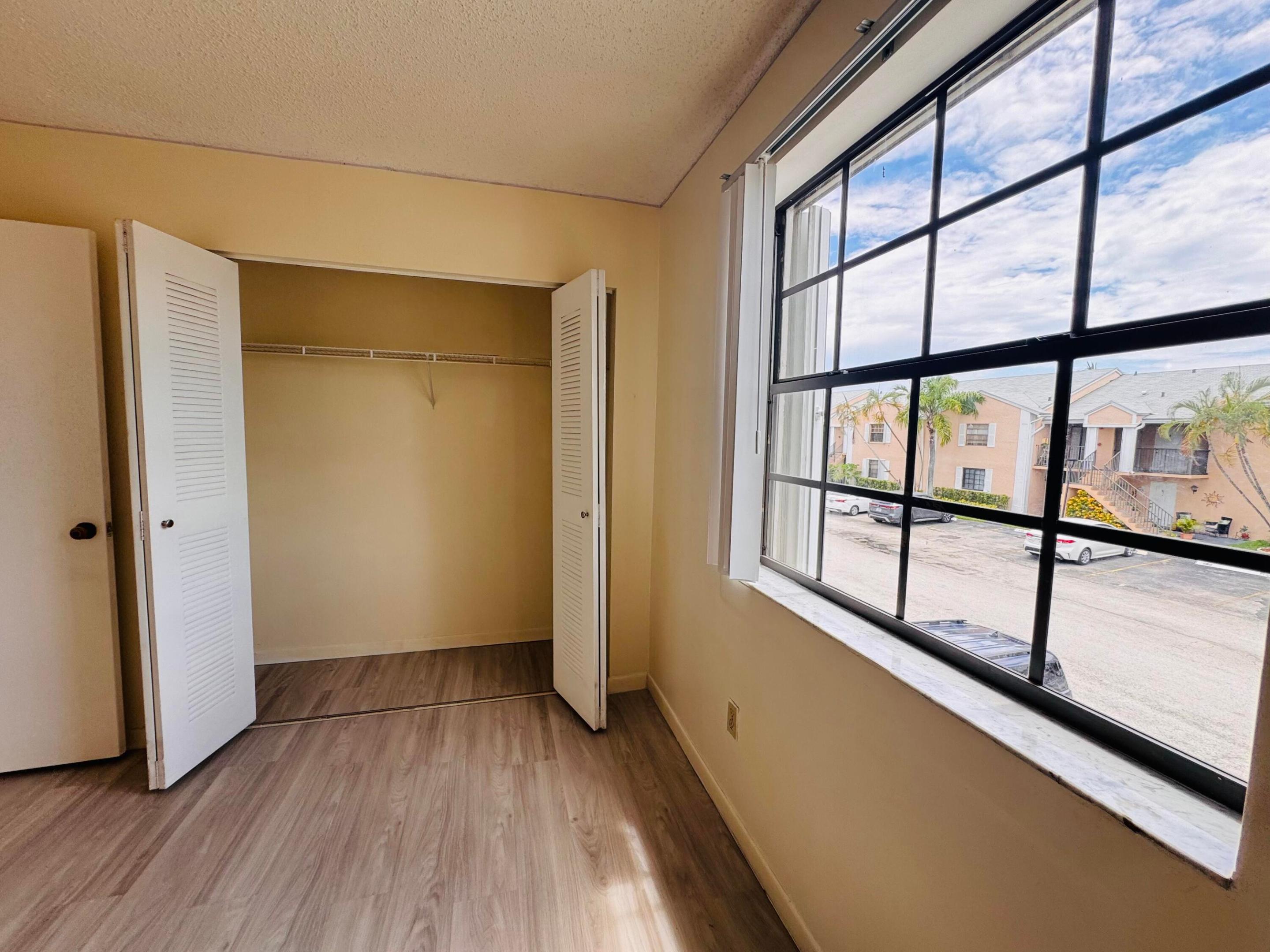 LAKESHORE CONDO 3 - Residential Lease