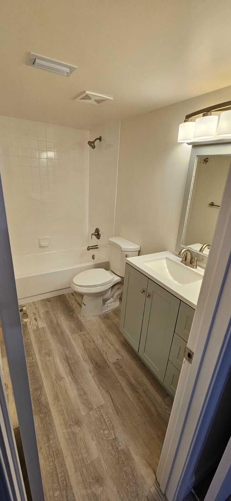 LAKE EMERALD CONDOMINIUM NO - Residential