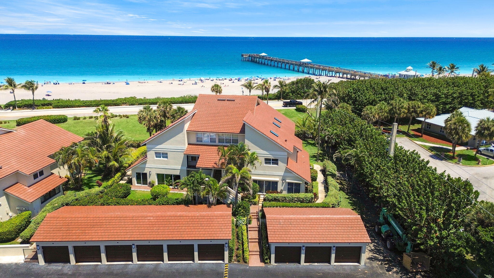 BEACHCOMBER CONDO - Residential Lease