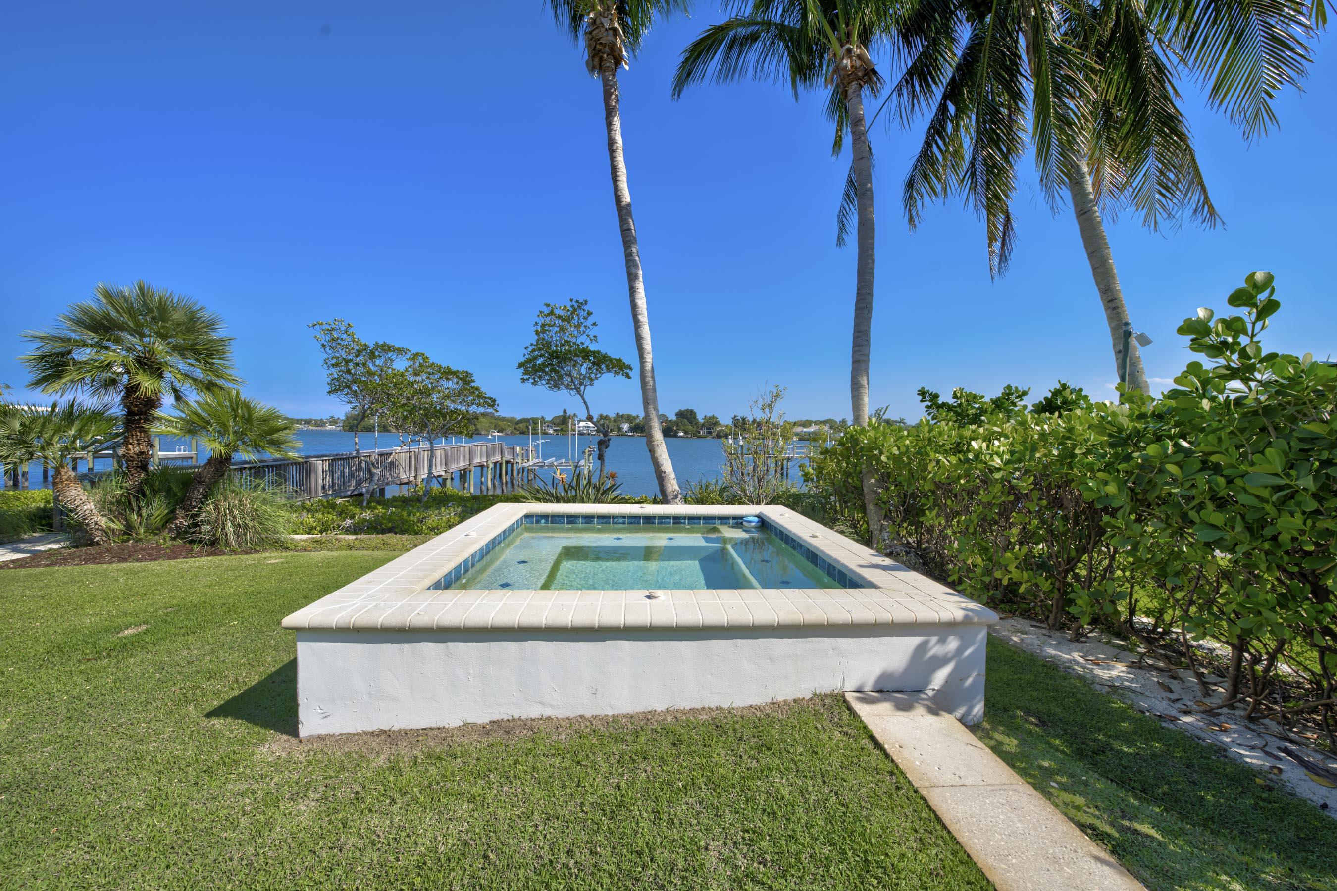 PENNOCK POINT - Residential