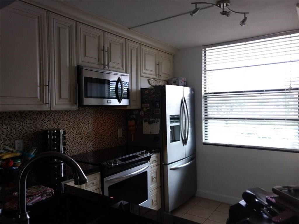 CONDO 23 OF WHITEHALL CONDOS - Residential