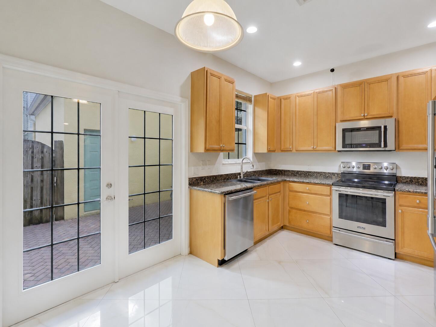 SANDPIPER COVE AT BOTANICA CONDO - Residential