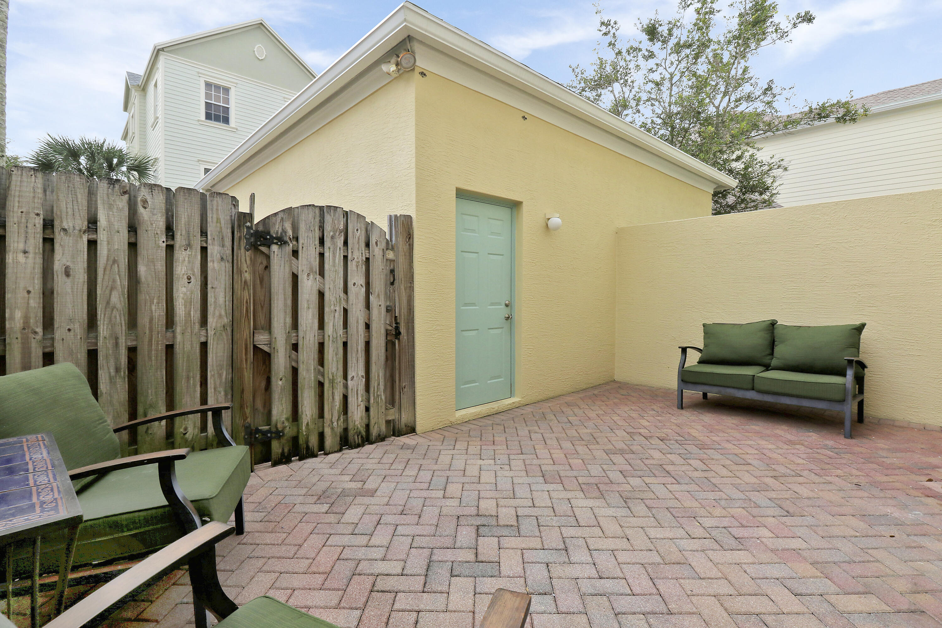 SANDPIPER COVE AT BOTANICA CONDO - Residential
