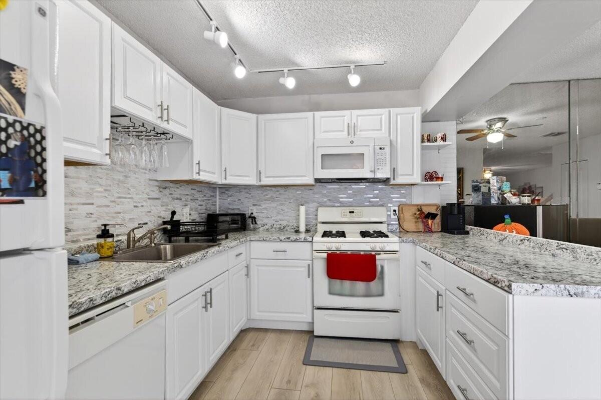 SEVEN SPRINGS 1 - Residential