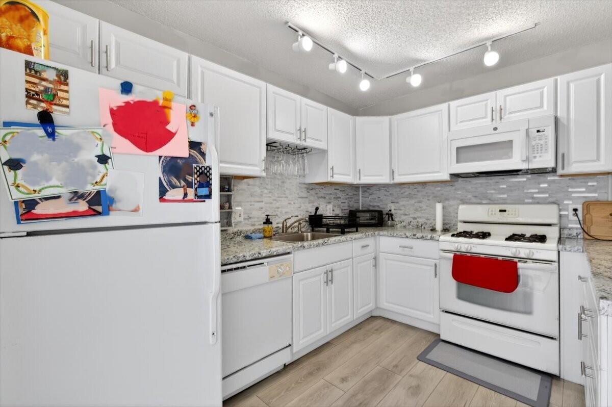 SEVEN SPRINGS 1 - Residential
