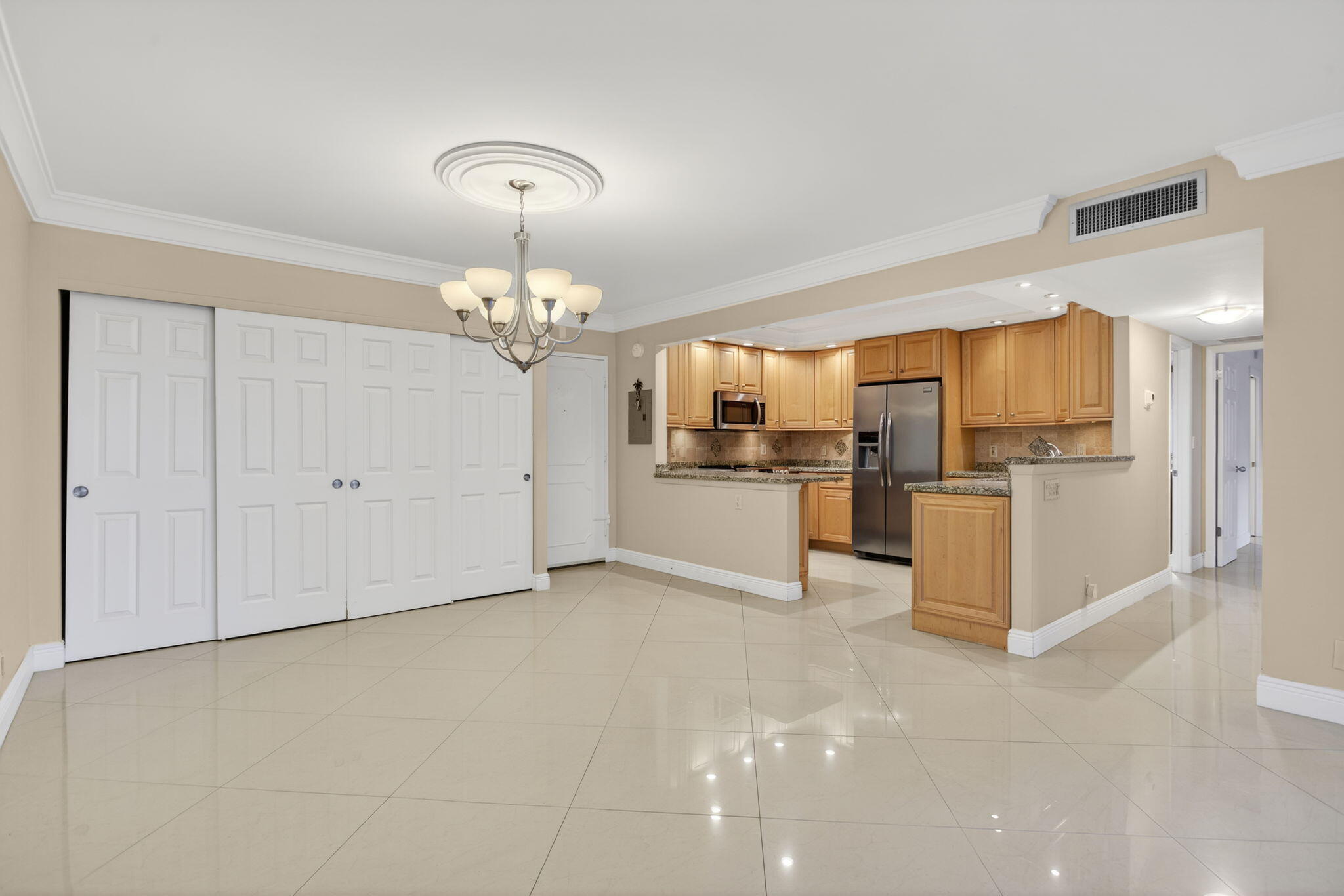 PARLIAMENT HOUSE CONDO - Residential Lease