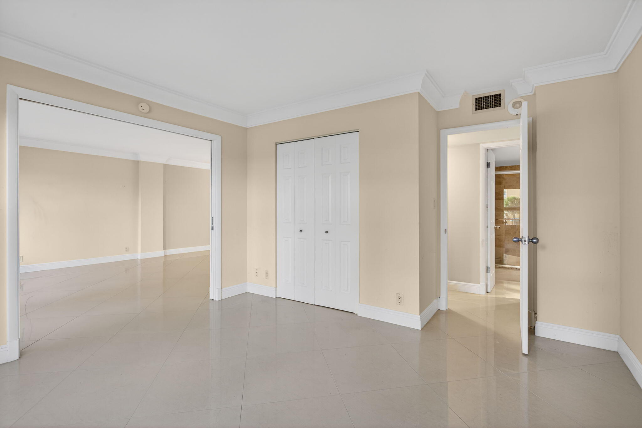 PARLIAMENT HOUSE CONDO - Residential Lease