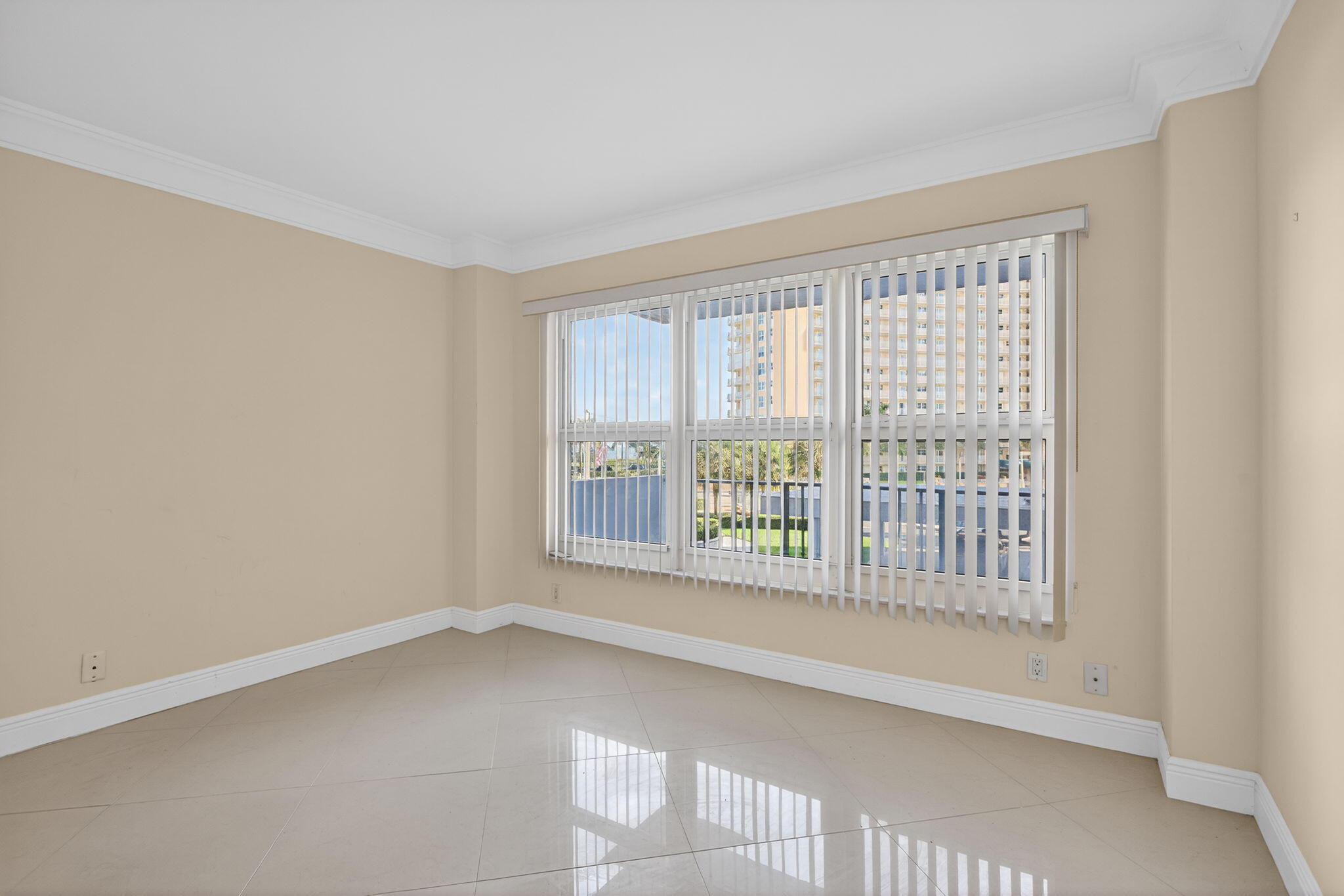 PARLIAMENT HOUSE CONDO - Residential Lease