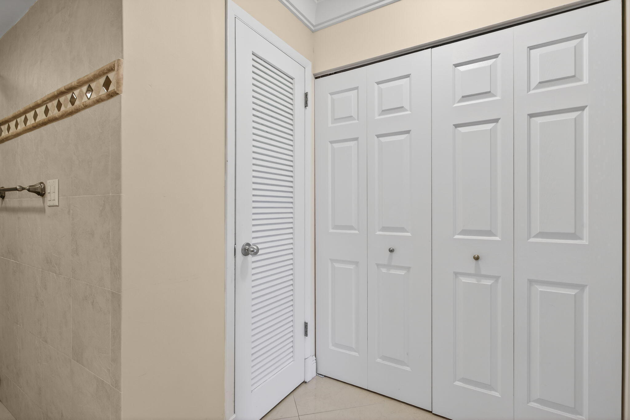 PARLIAMENT HOUSE CONDO - Residential Lease