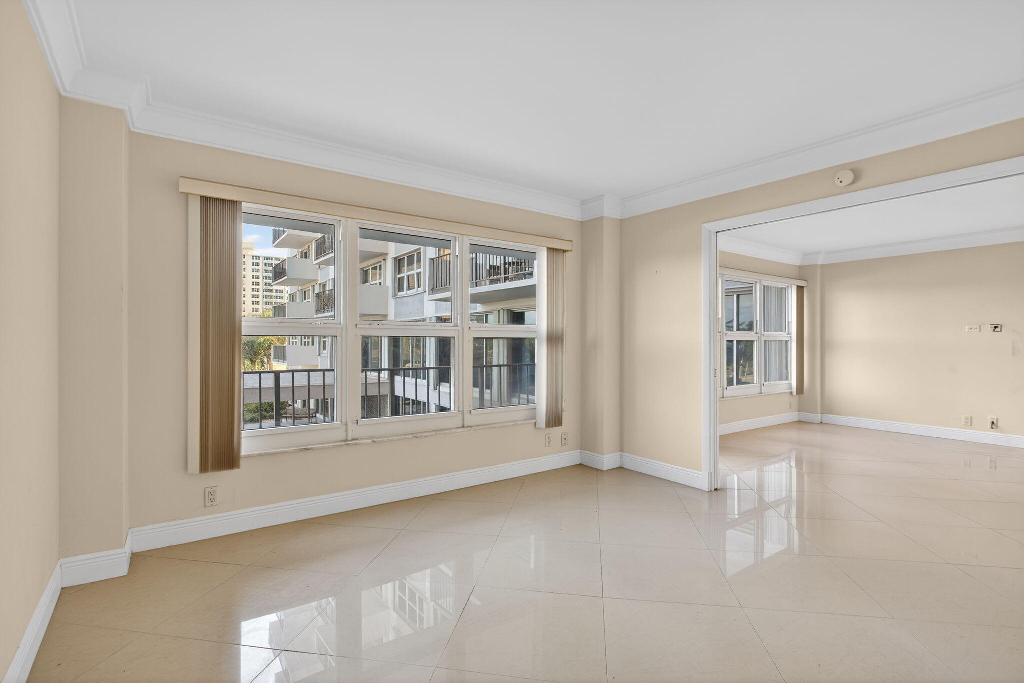 PARLIAMENT HOUSE CONDO - Residential Lease