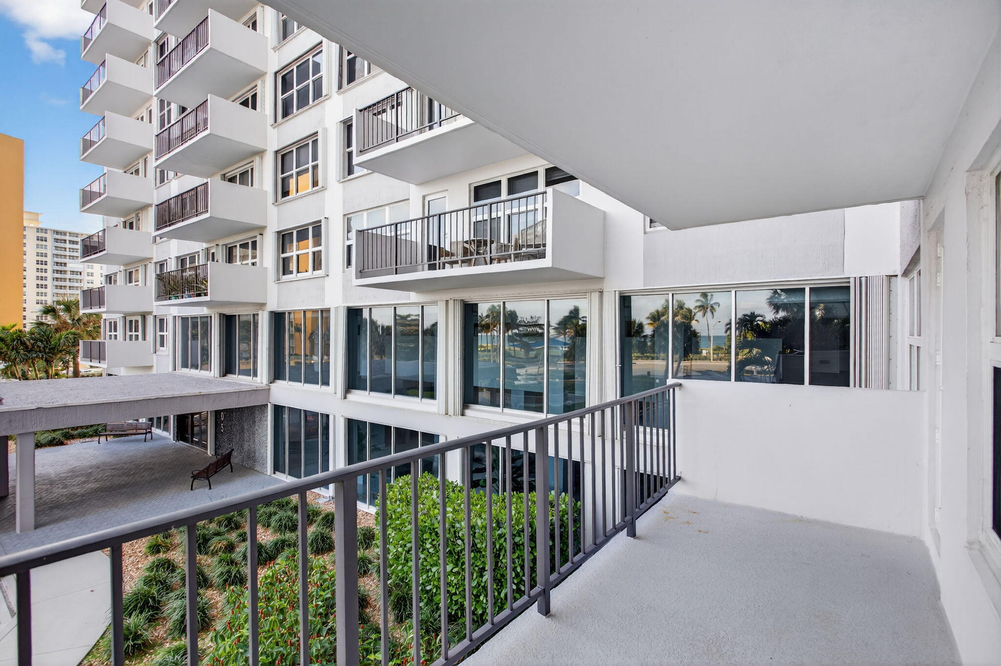 PARLIAMENT HOUSE CONDO - Residential Lease