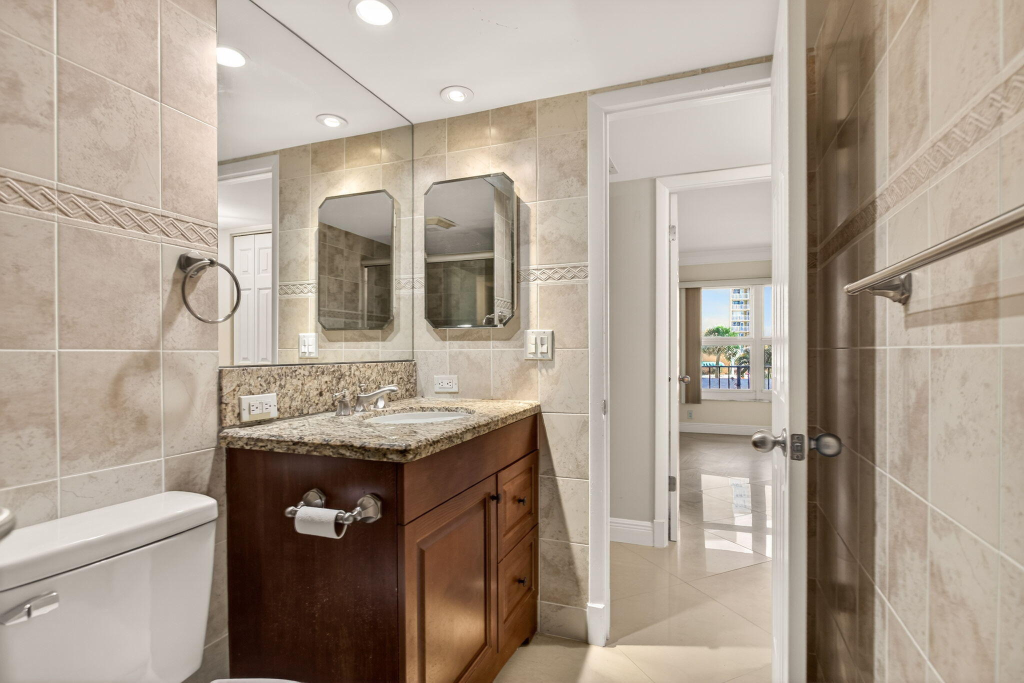 PARLIAMENT HOUSE CONDO - Residential Lease