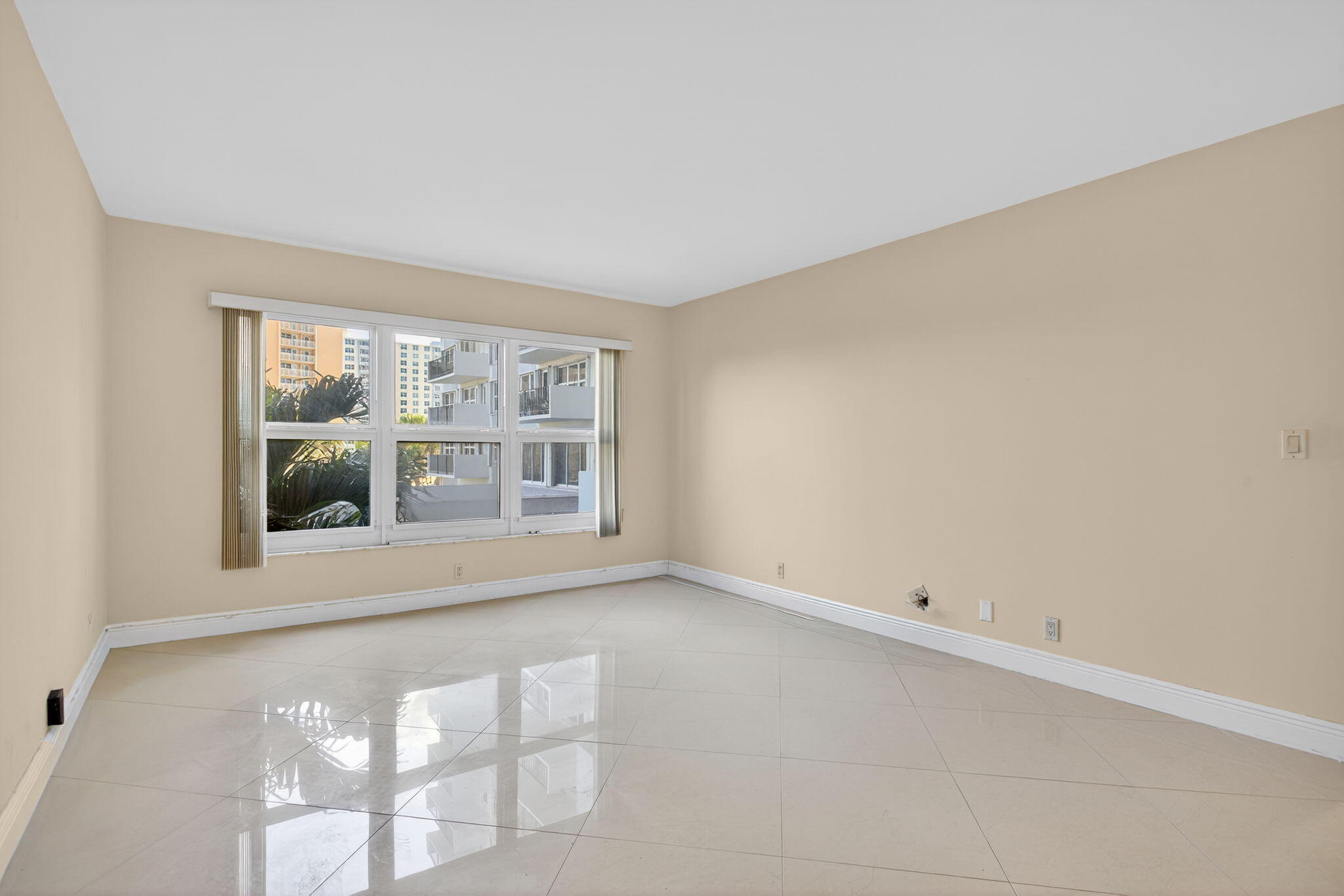 PARLIAMENT HOUSE CONDO - Residential Lease
