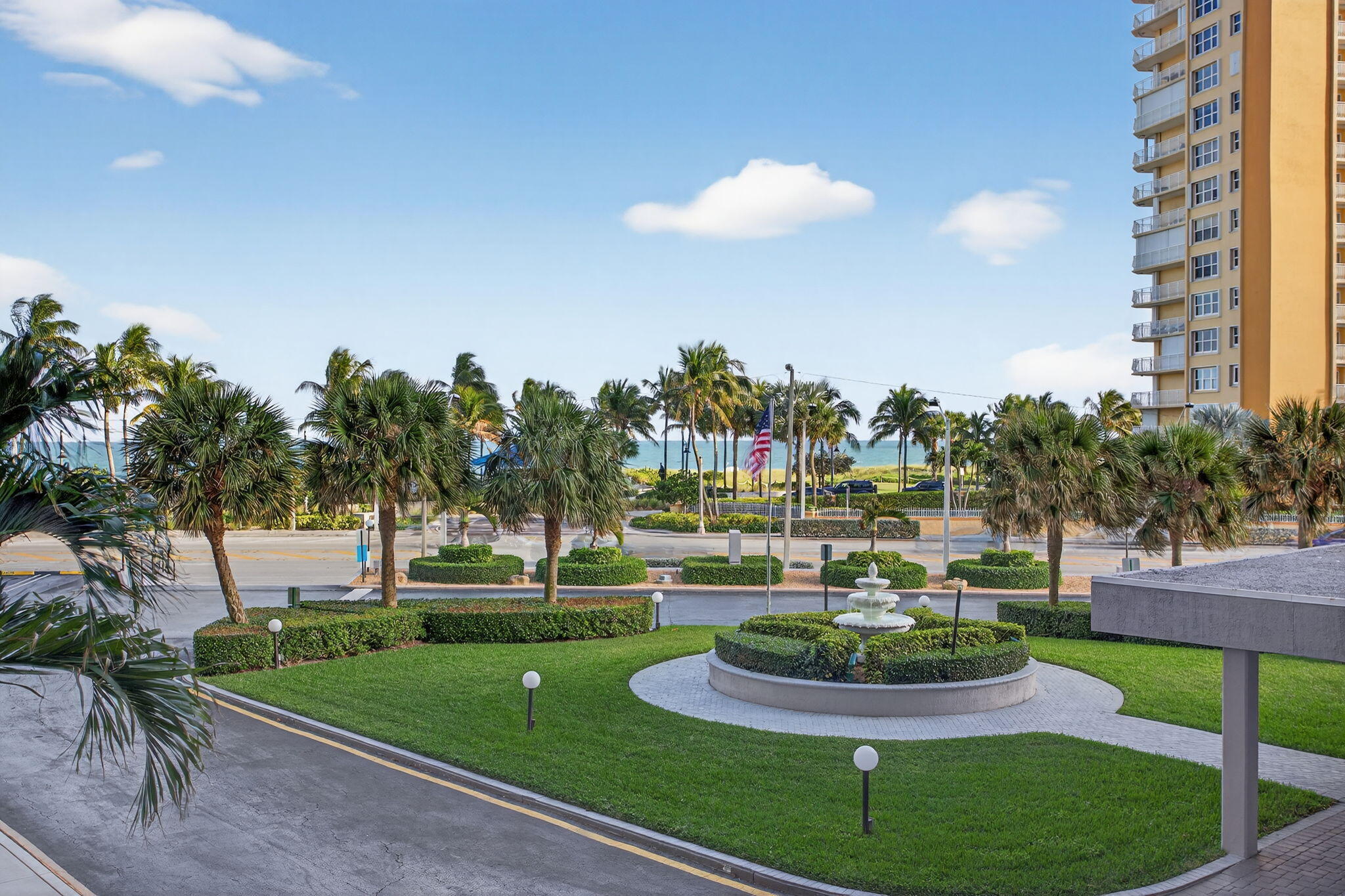 PARLIAMENT HOUSE CONDO - Residential Lease