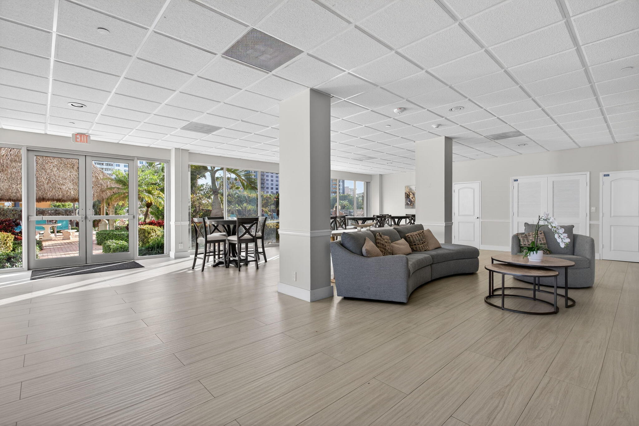 PARLIAMENT HOUSE CONDO - Residential Lease