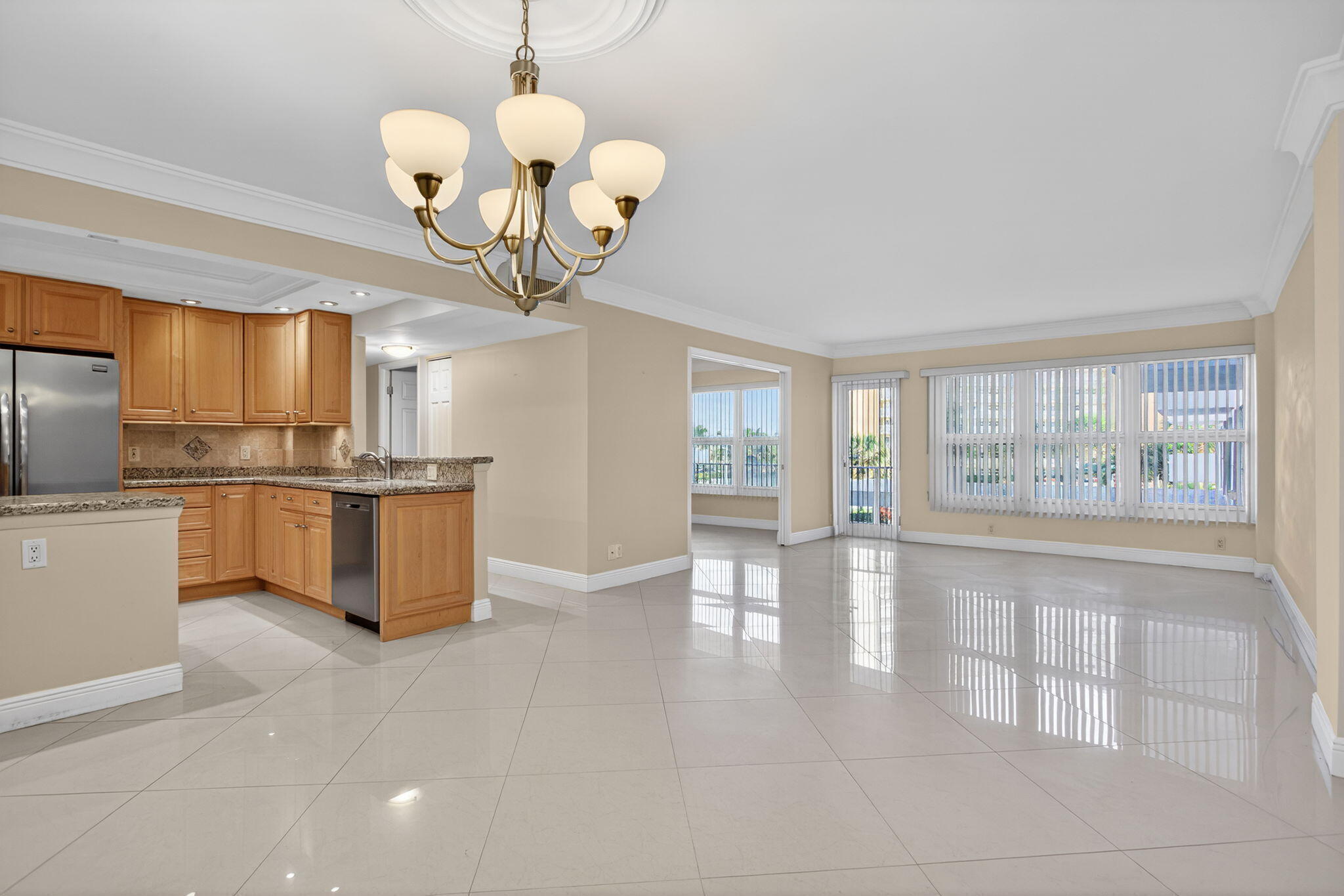 PARLIAMENT HOUSE CONDO - Residential Lease