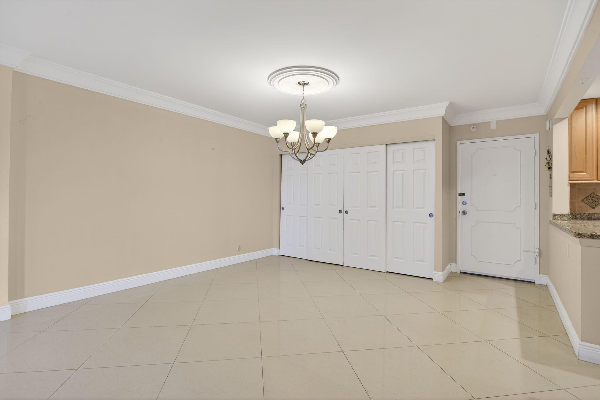PARLIAMENT HOUSE CONDO - Residential Lease