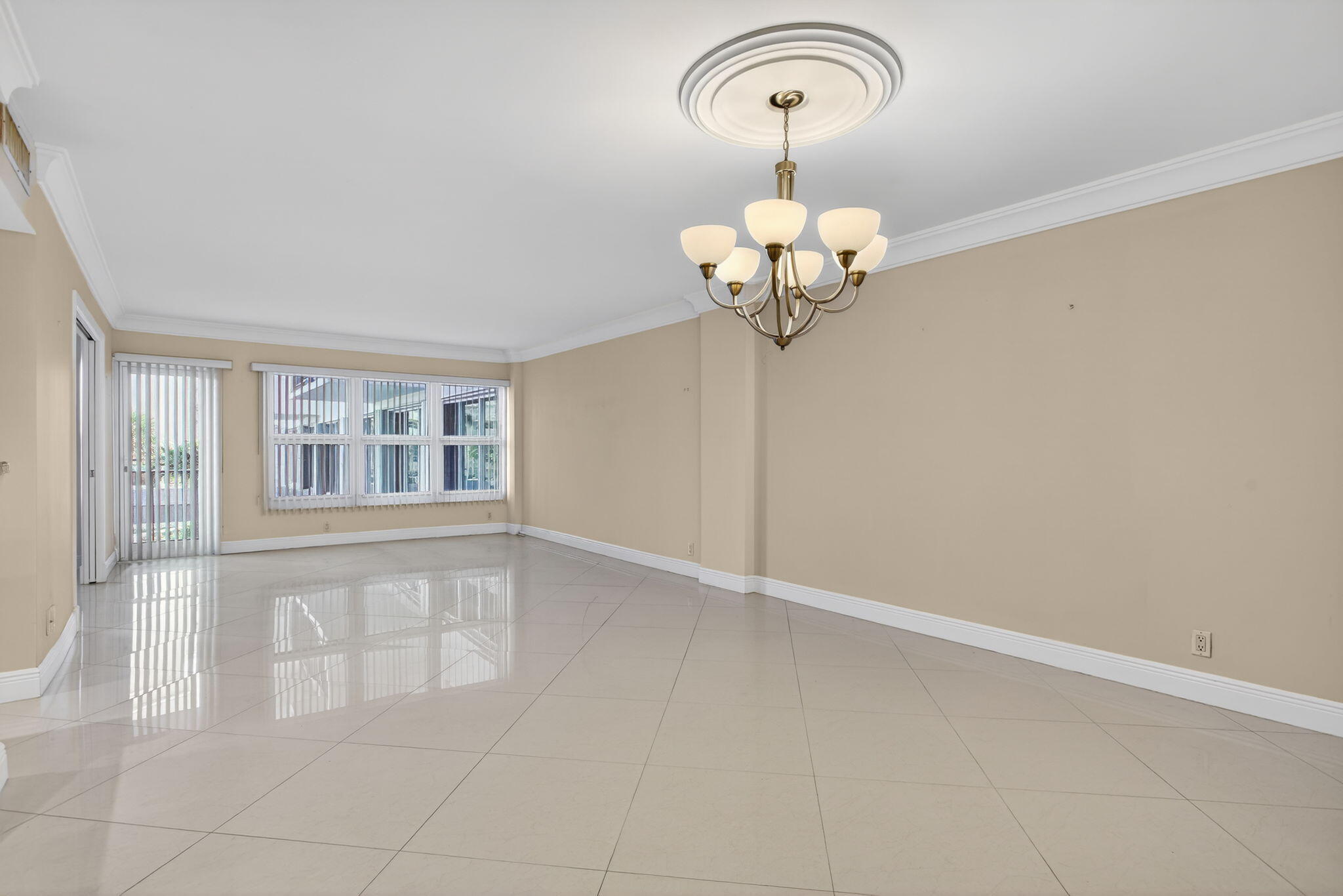 PARLIAMENT HOUSE CONDO - Residential Lease
