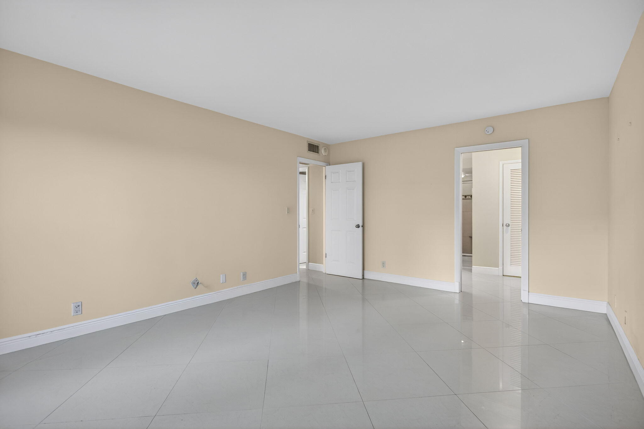 PARLIAMENT HOUSE CONDO - Residential Lease