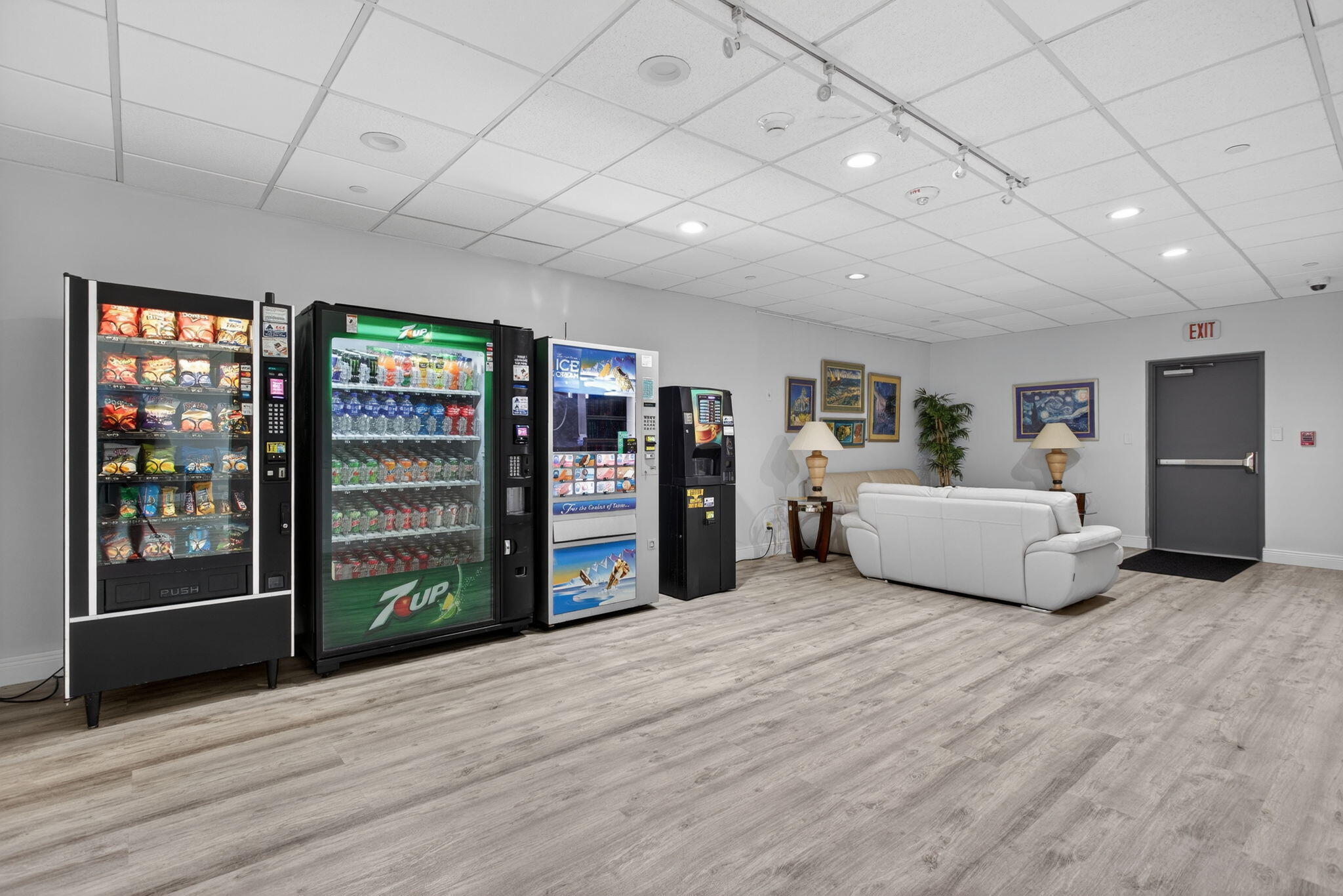 PARLIAMENT HOUSE CONDO - Residential Lease