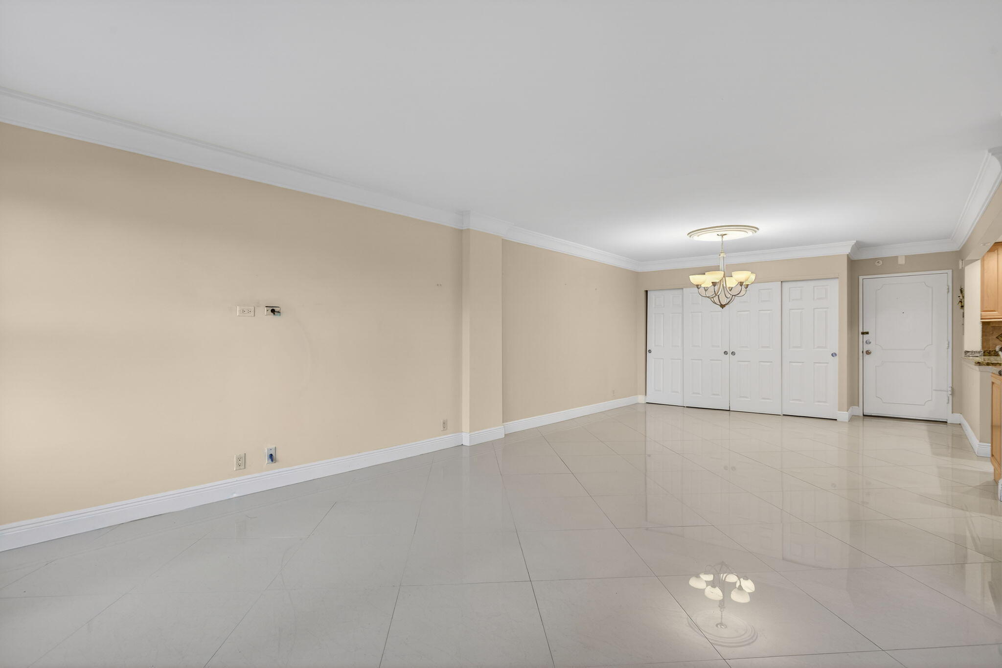 PARLIAMENT HOUSE CONDO - Residential Lease