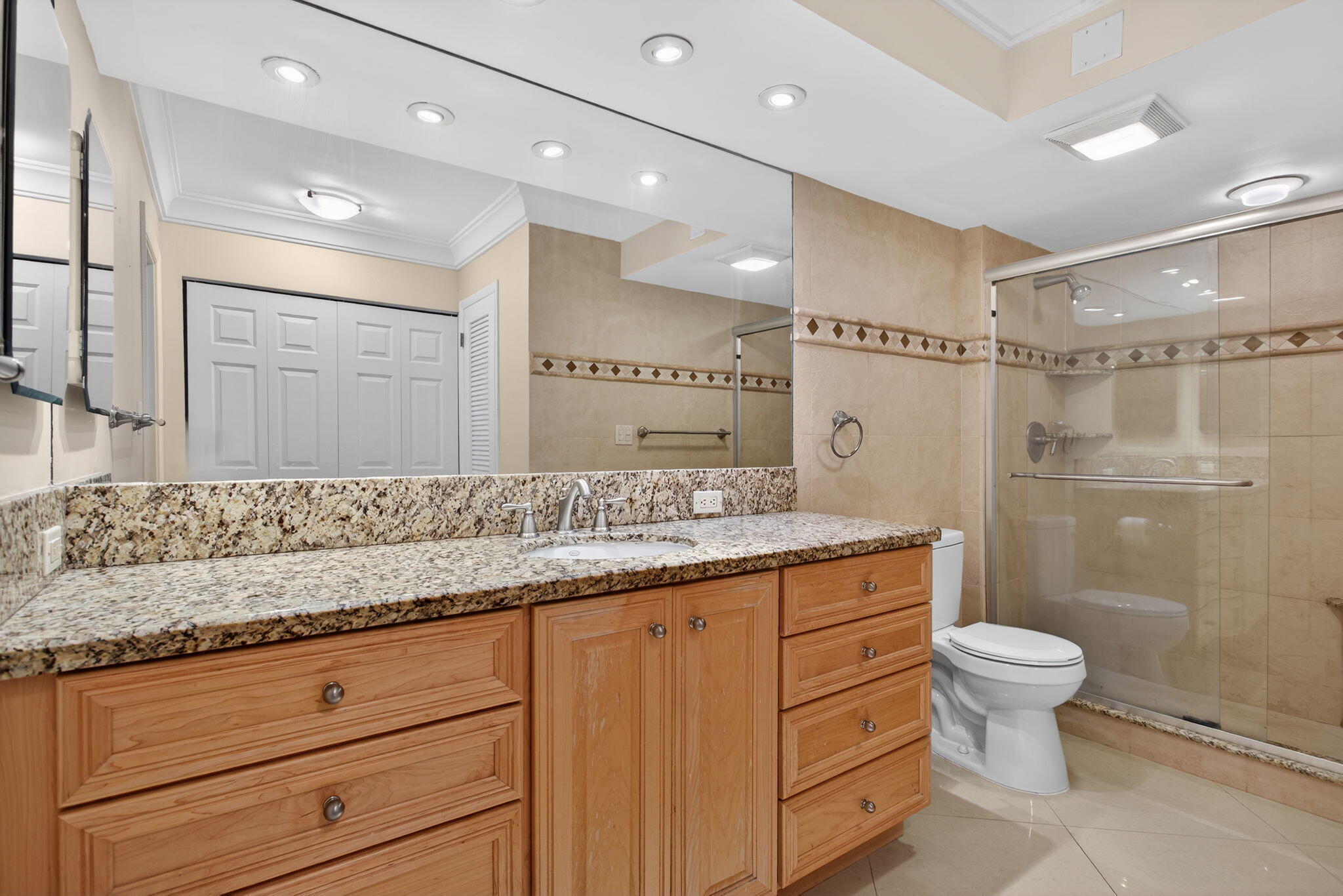 PARLIAMENT HOUSE CONDO - Residential Lease